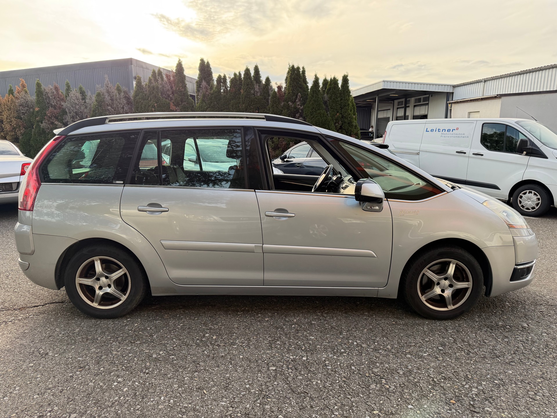 CITROEN Grand C4 Picasso 2.0i 16V Exclusive-image-1