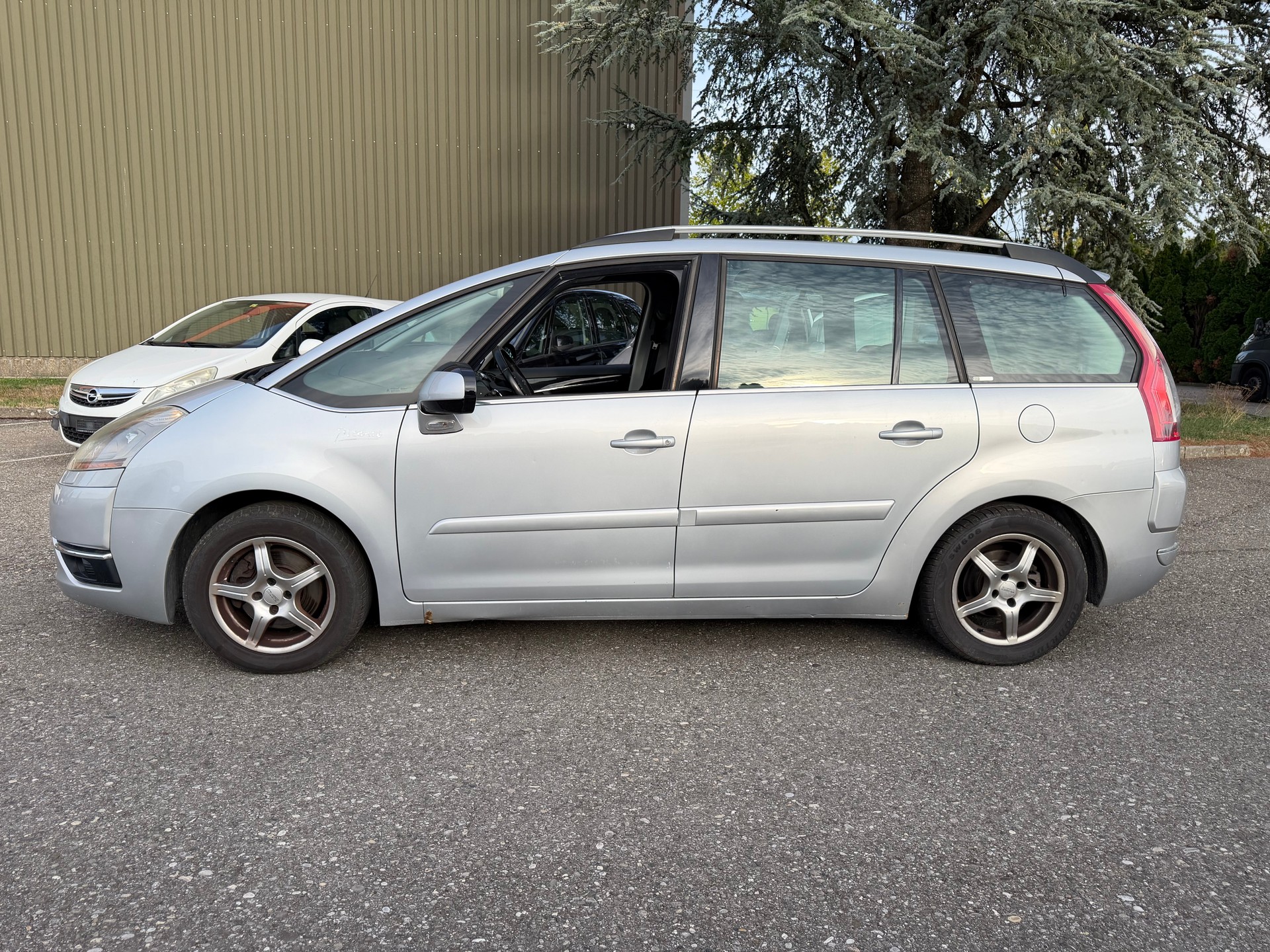 CITROEN Grand C4 Picasso 2.0i 16V Exclusive-image-4
