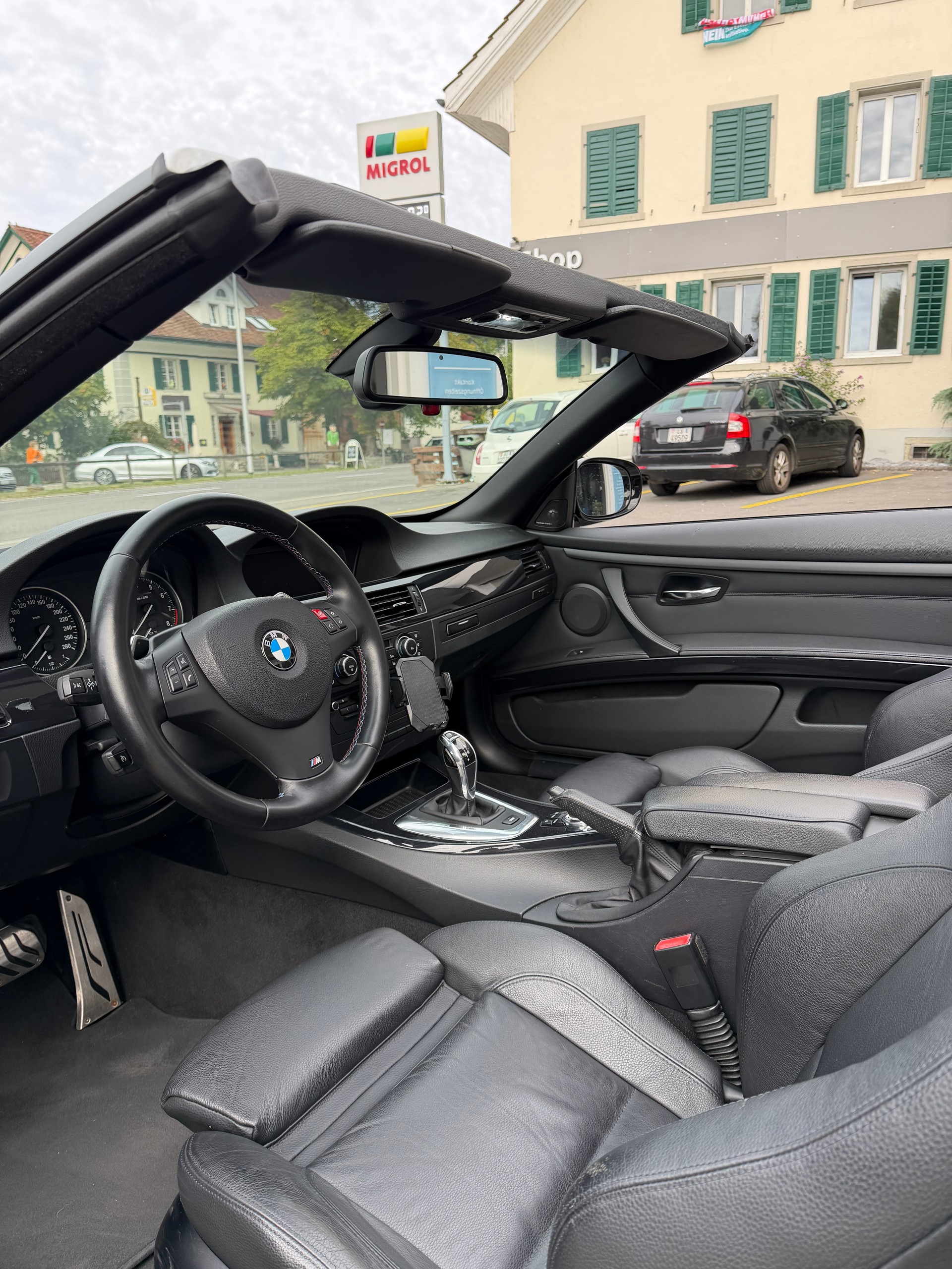 BMW 335i Cabriolet DSG-image-11