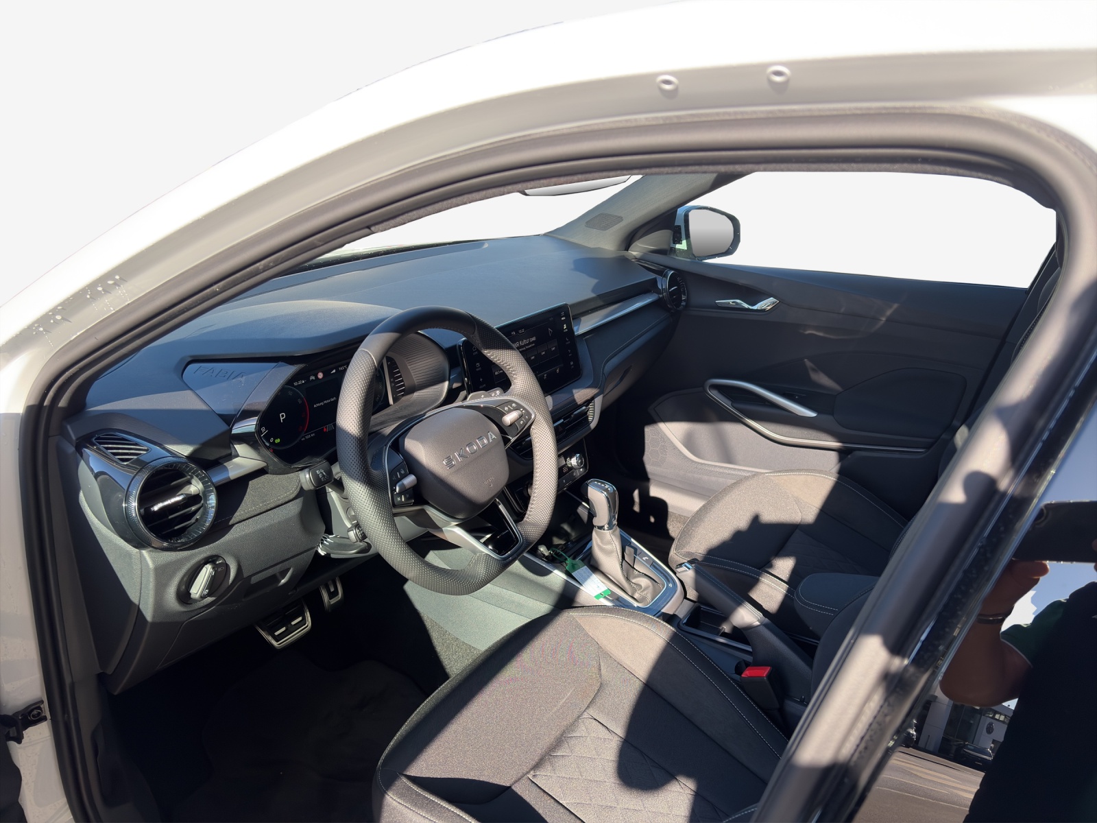 SKODA Fabia 1.5 TSI Dynamic DSG-image-9