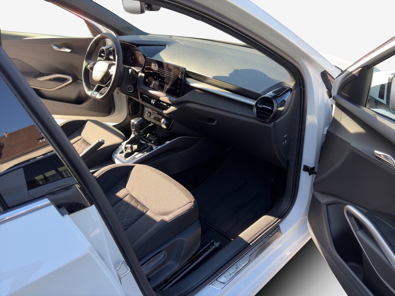 SKODA Fabia 1.5 TSI Dynamic DSG-image-12