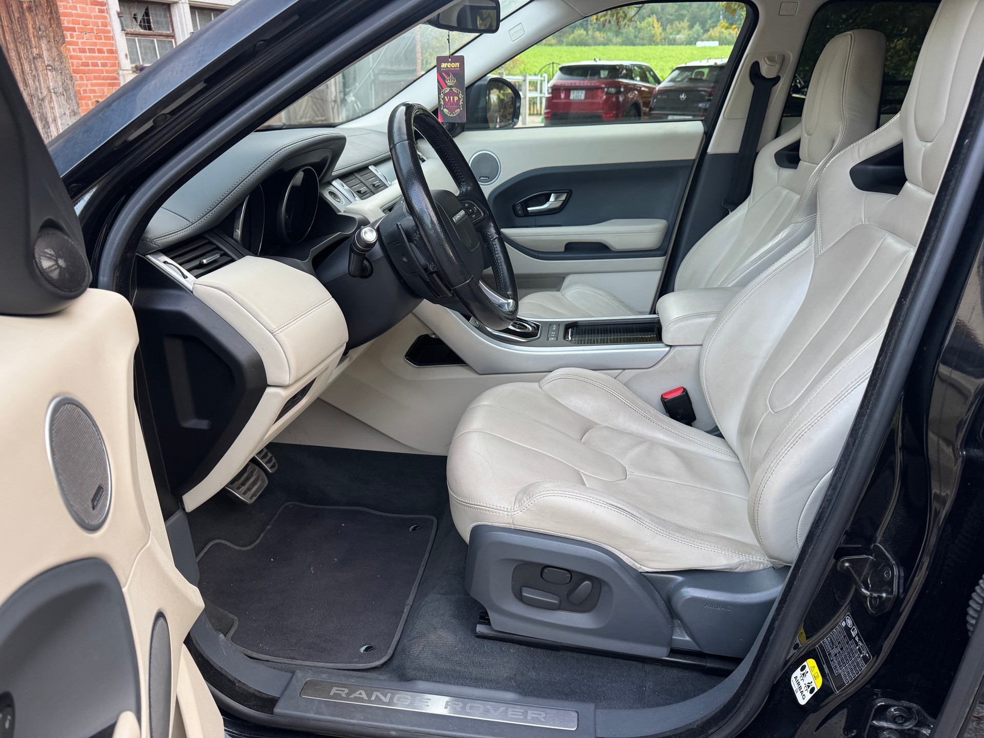 LAND ROVER Range Rover Evoque 2.0 Si4 SE Dynamic AT9-image-6