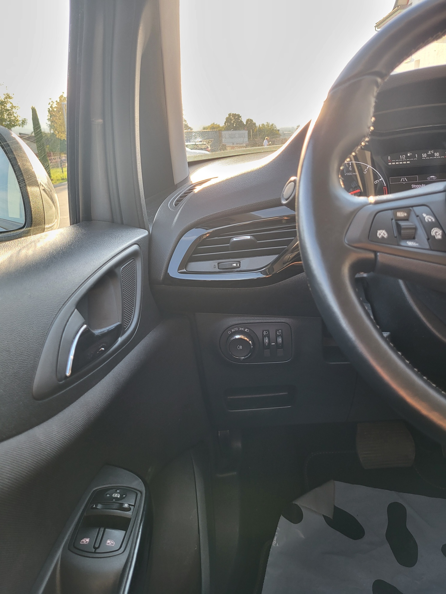 OPEL Corsa 1.4 TP Active Automatic-image-9