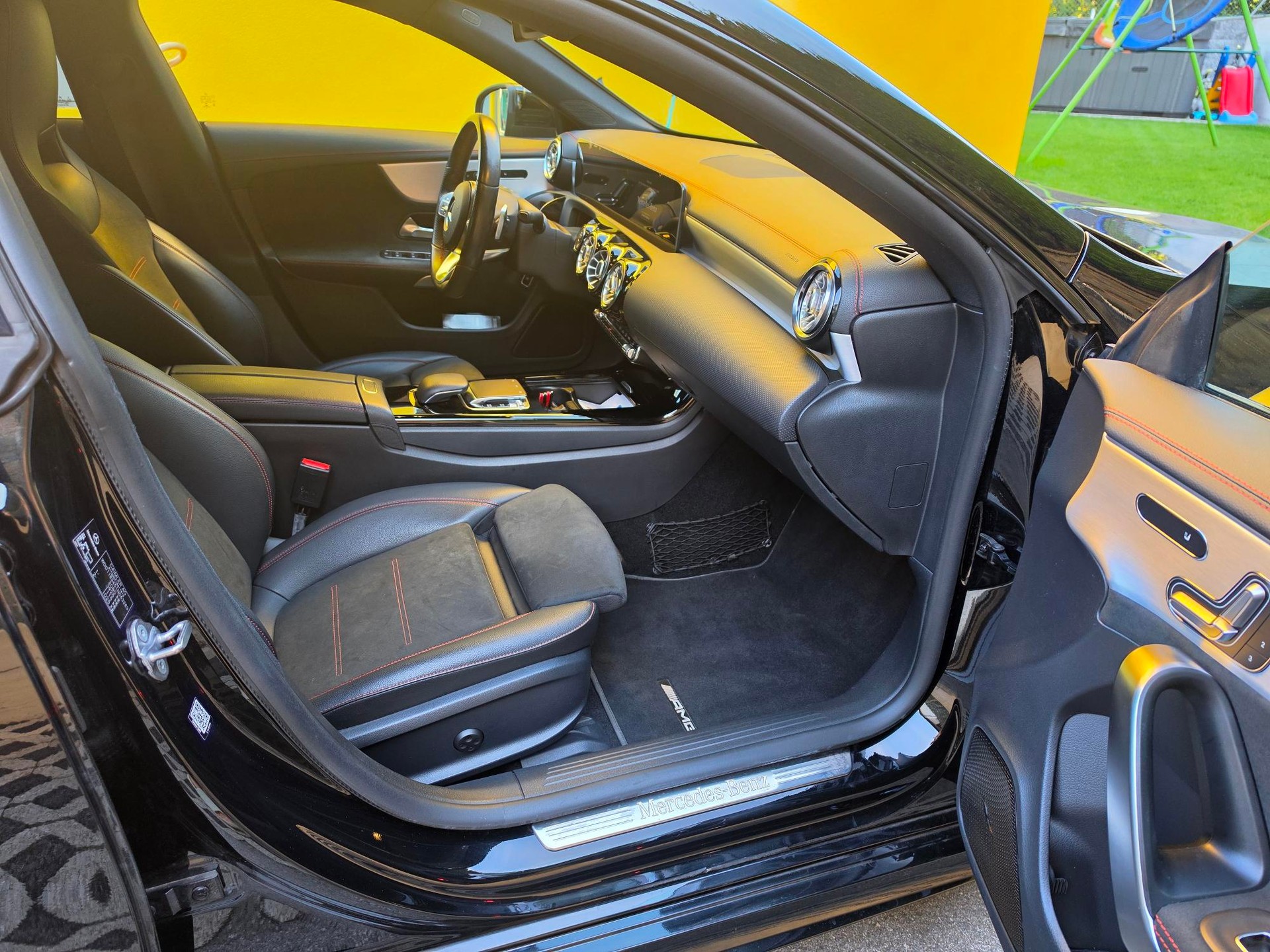 MERCEDES-BENZ CLA 220 AMG Line 4matic-image-4