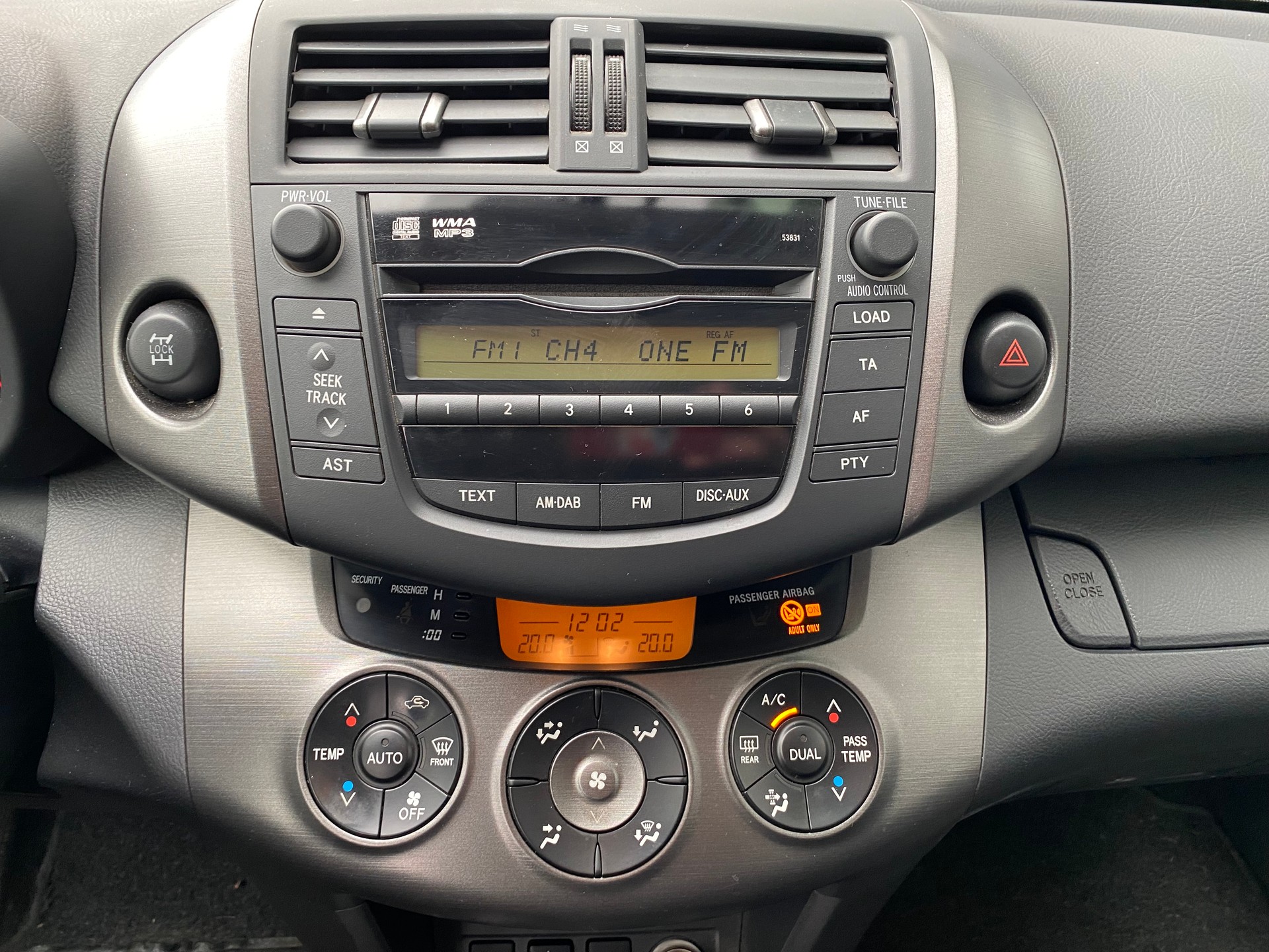 TOYOTA RAV-4 2.2D-CAT Linea Luna AT 4X4-image-24