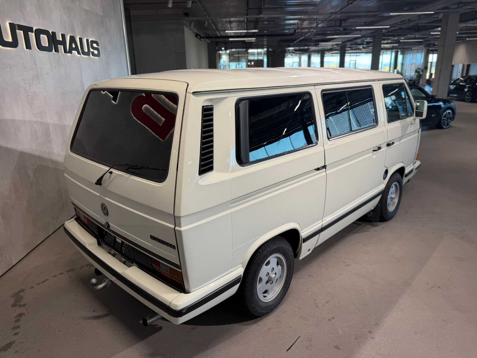 VW Multivan White Star Edition-image-11