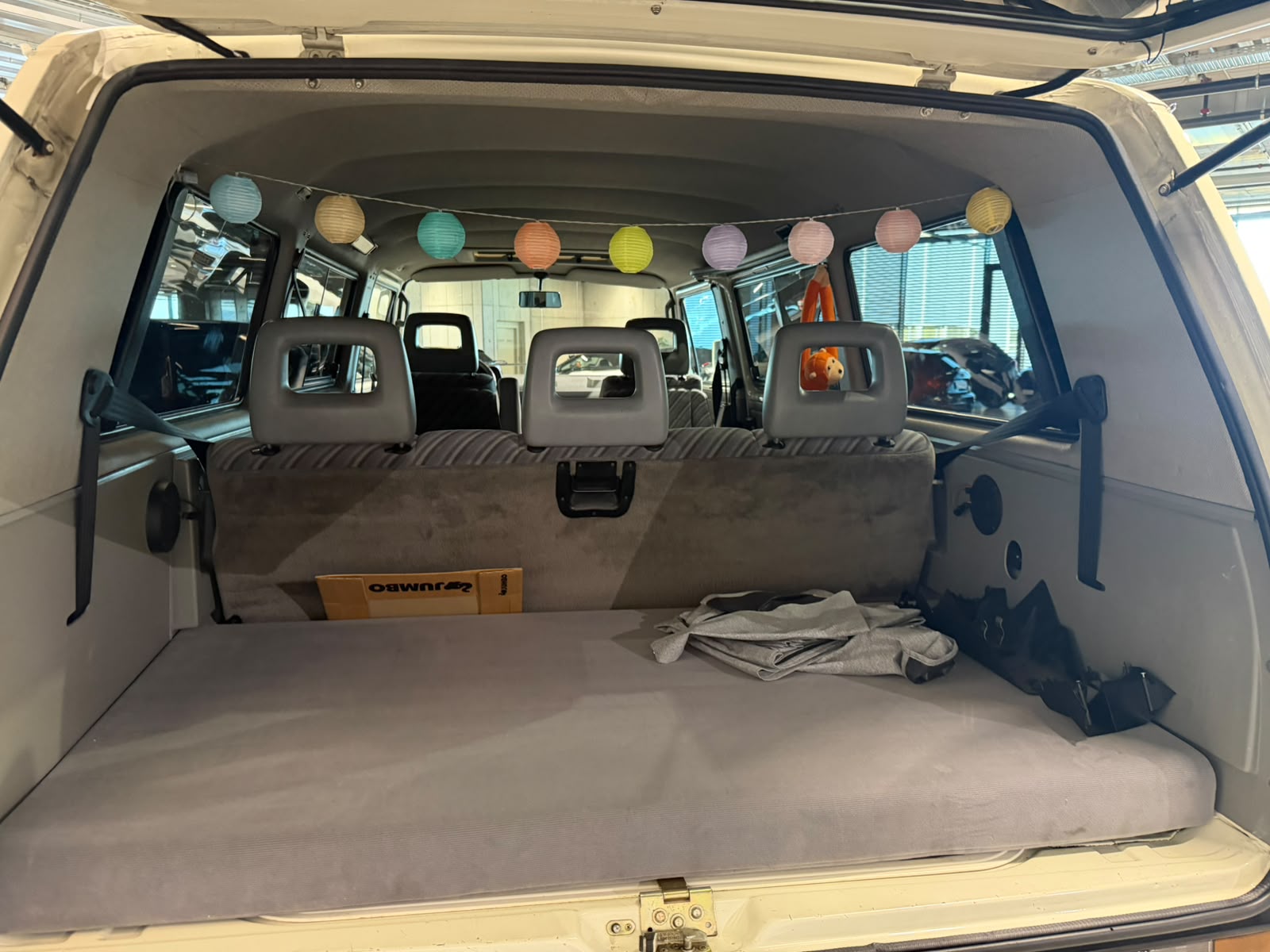 VW Multivan White Star Edition-image-25