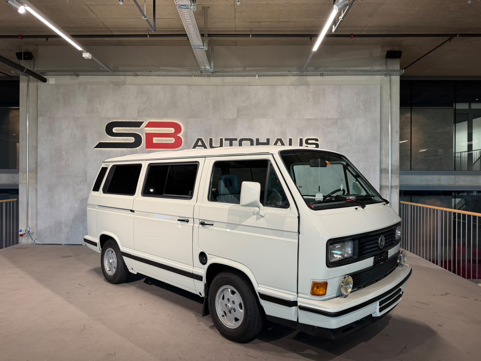 VW Multivan White Star Edition-image-0