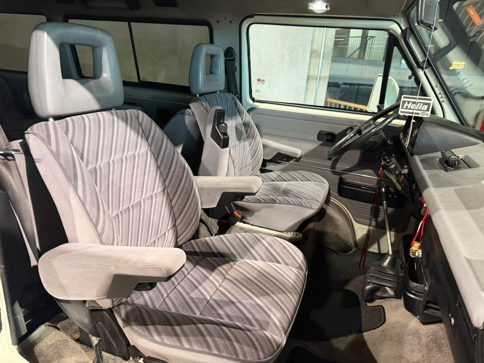 VW Multivan White Star Edition-image-18