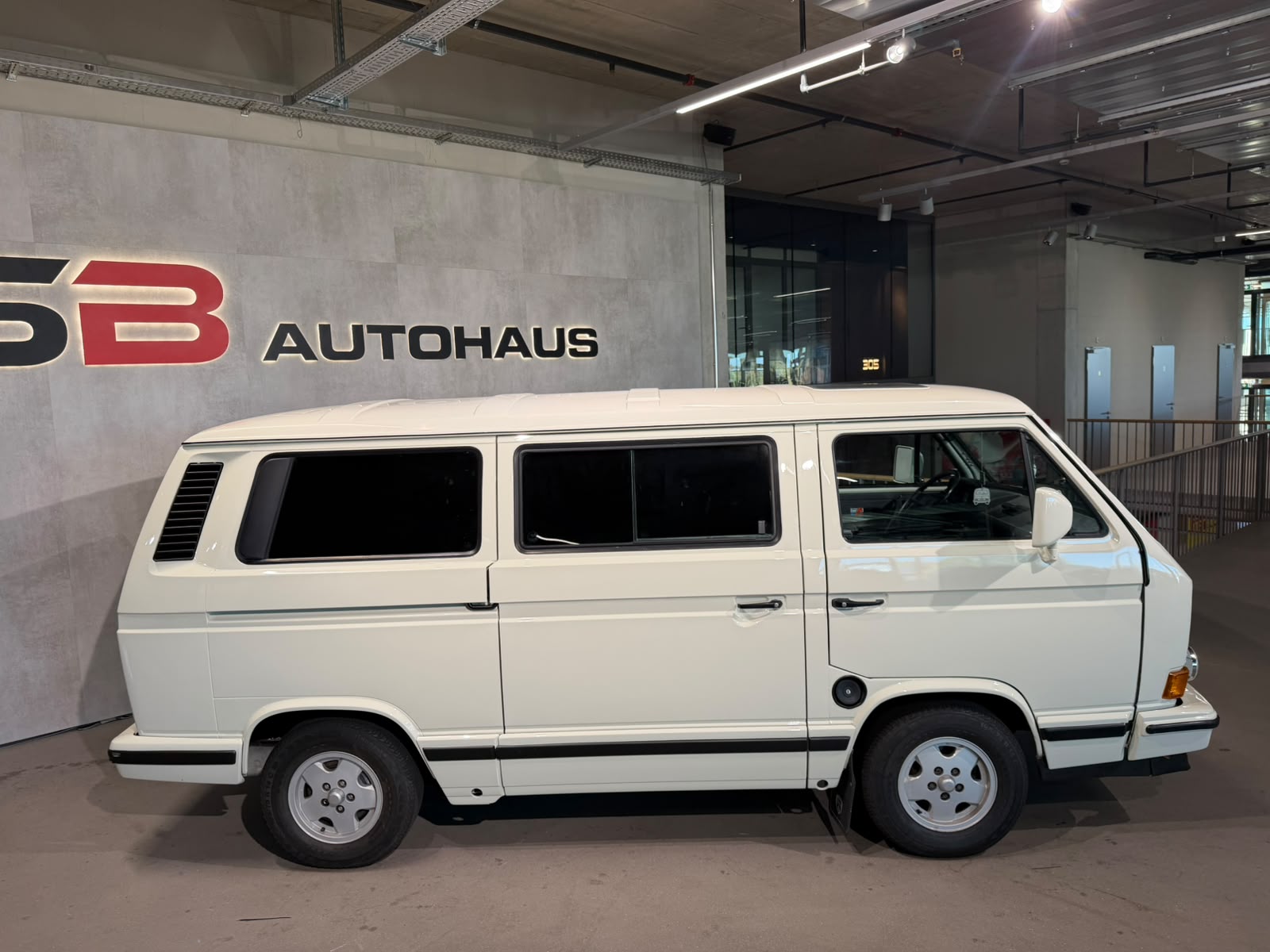 VW Multivan White Star Edition-image-7