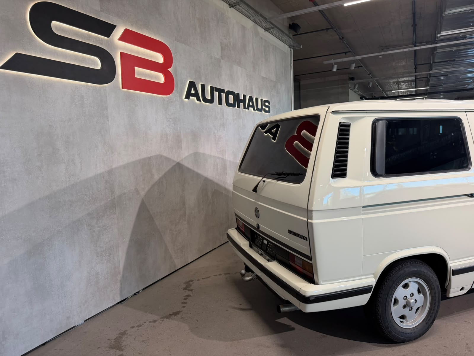 VW Multivan White Star Edition-image-14