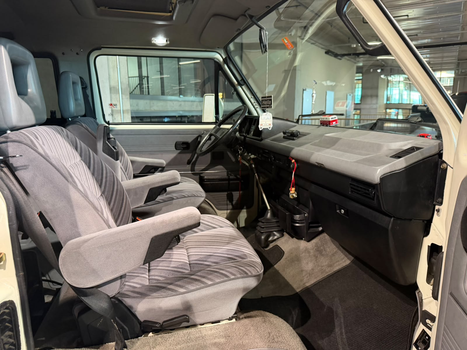 VW Multivan White Star Edition-image-16