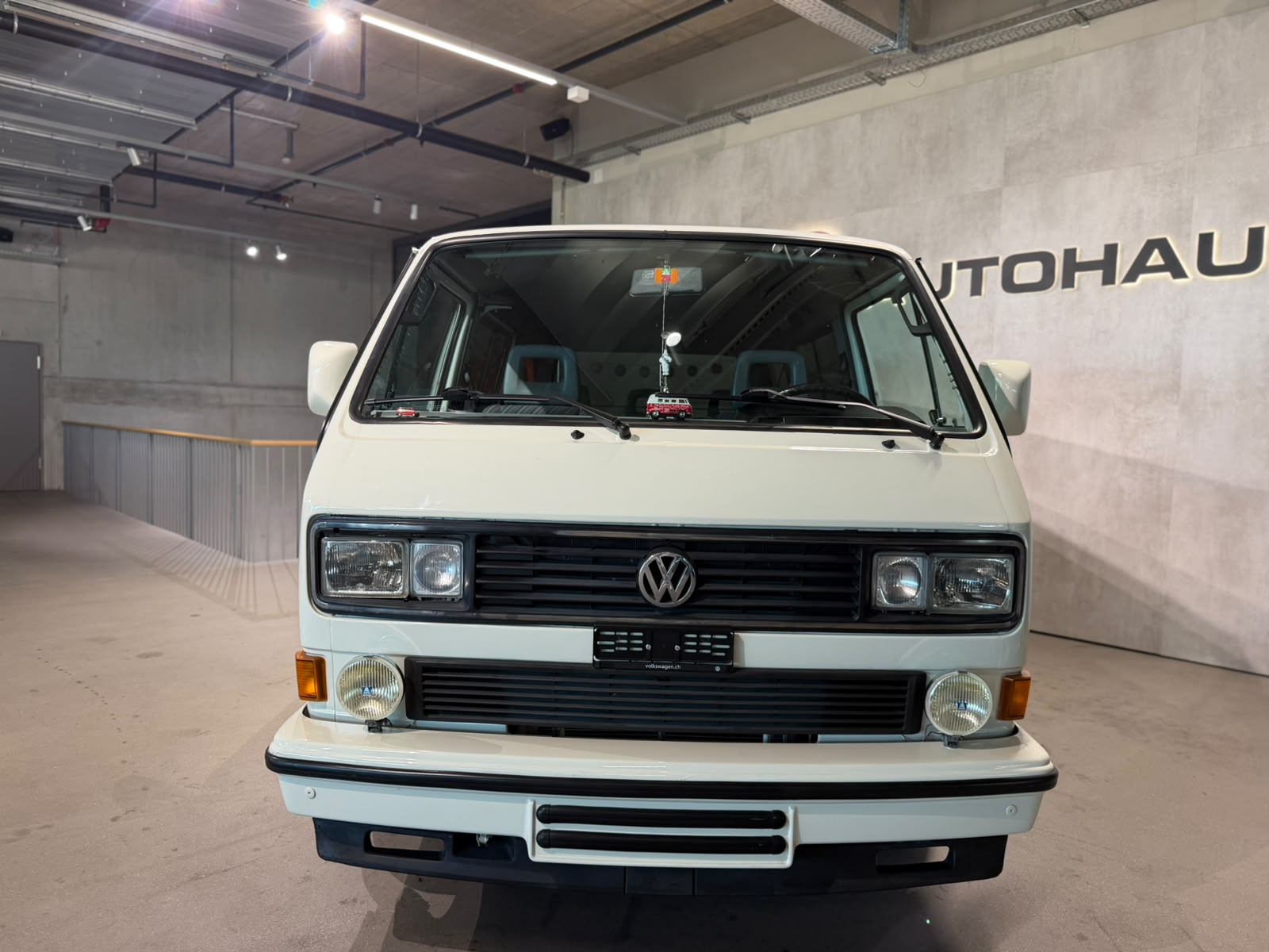 VW Multivan White Star Edition-image-2