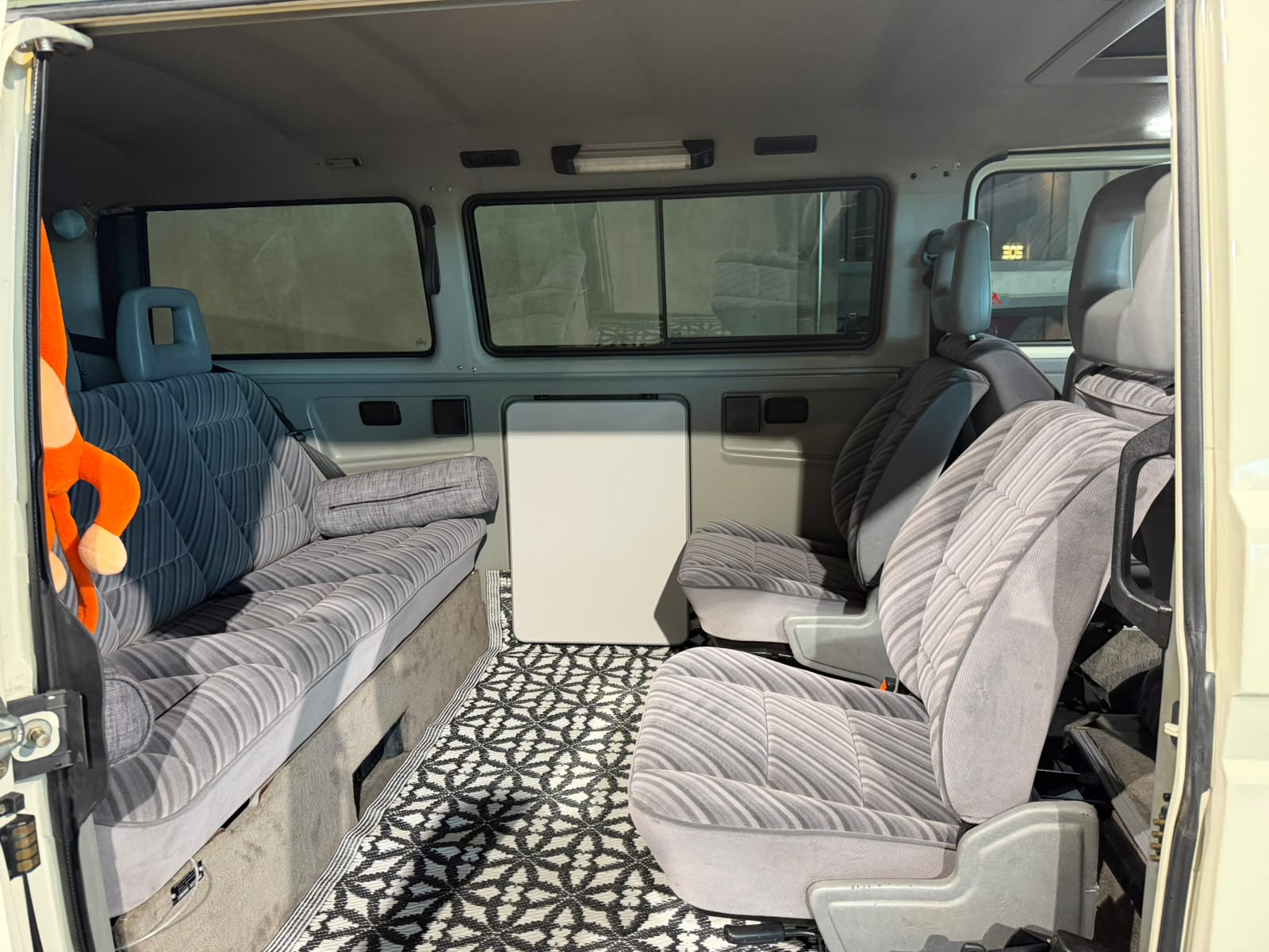 VW Multivan White Star Edition-image-21