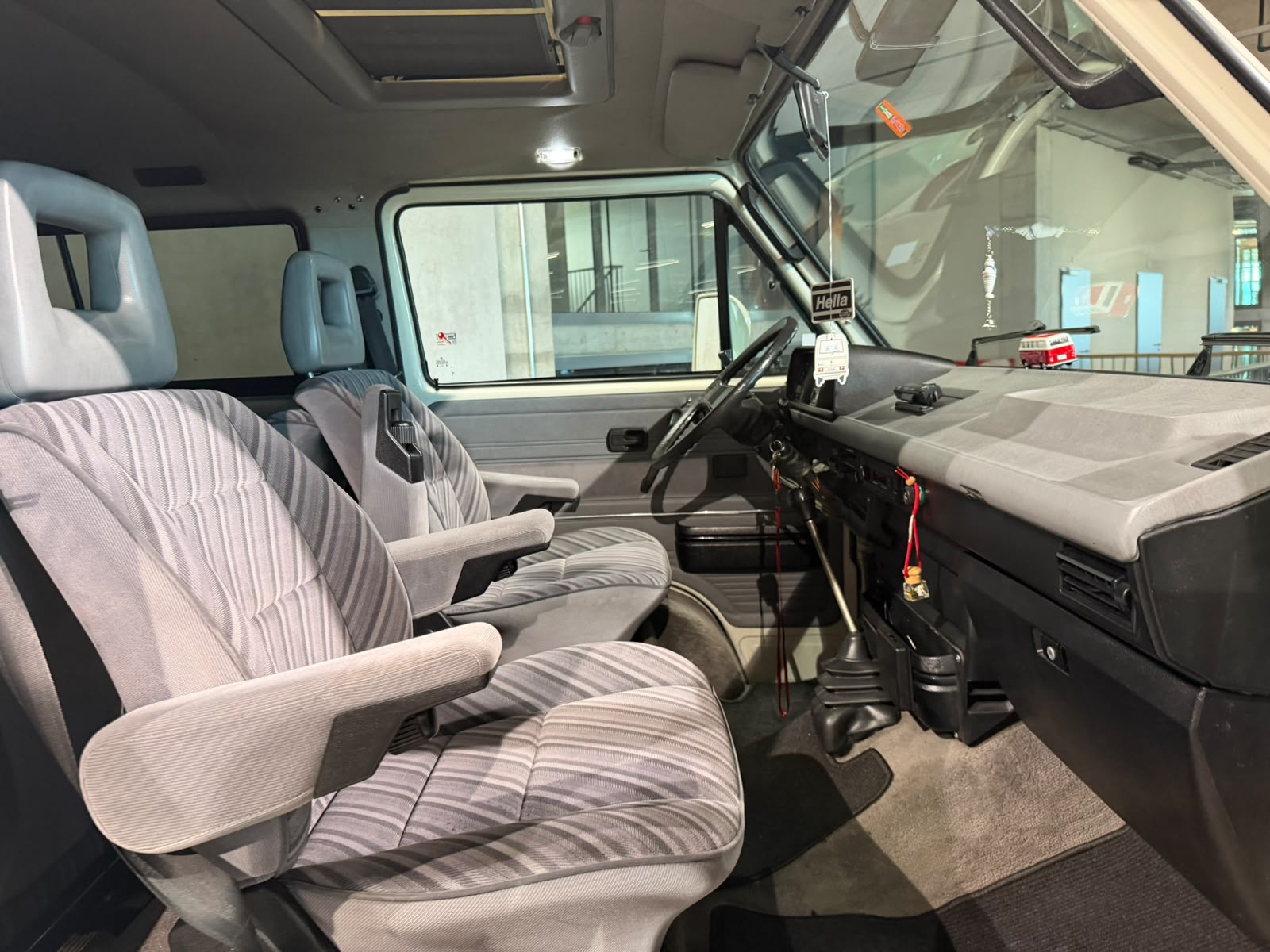 VW Multivan White Star Edition-image-17