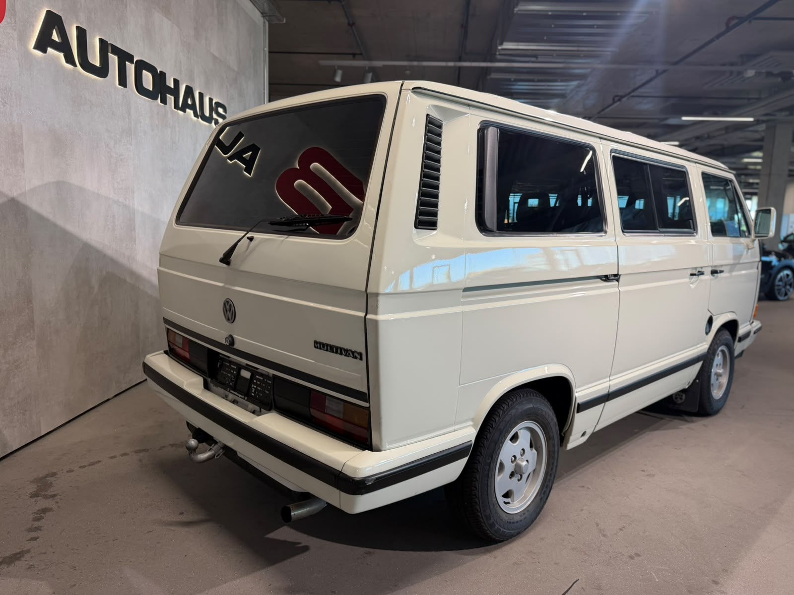 VW Multivan White Star Edition-image-12
