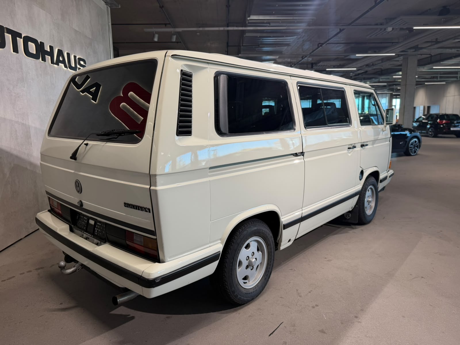 VW Multivan White Star Edition-image-10