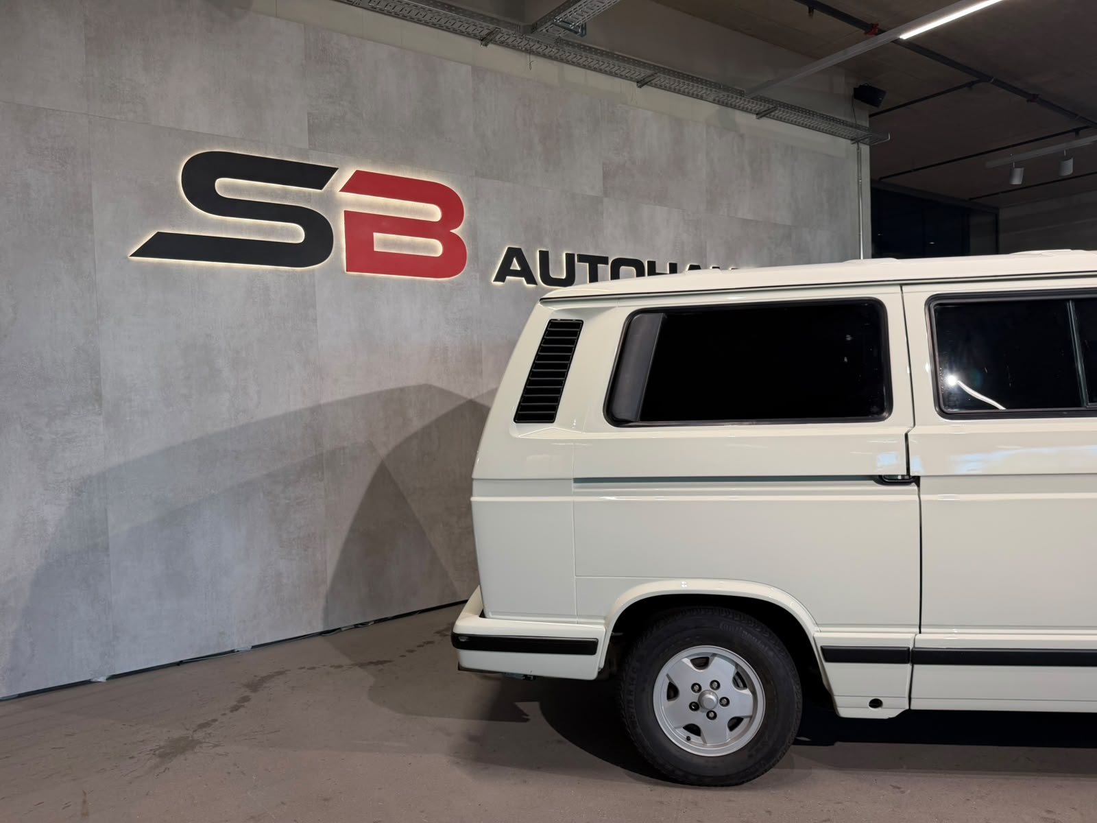VW Multivan White Star Edition-image-8