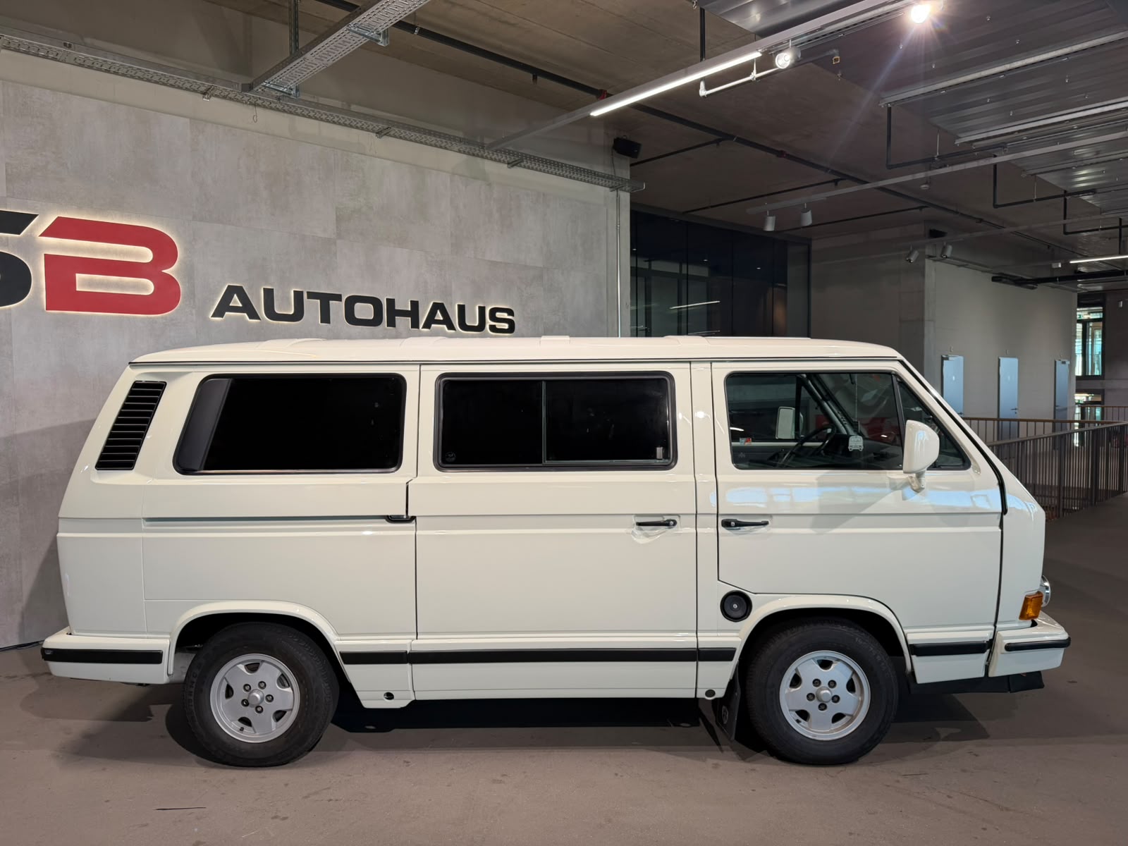 VW Multivan White Star Edition-image-6