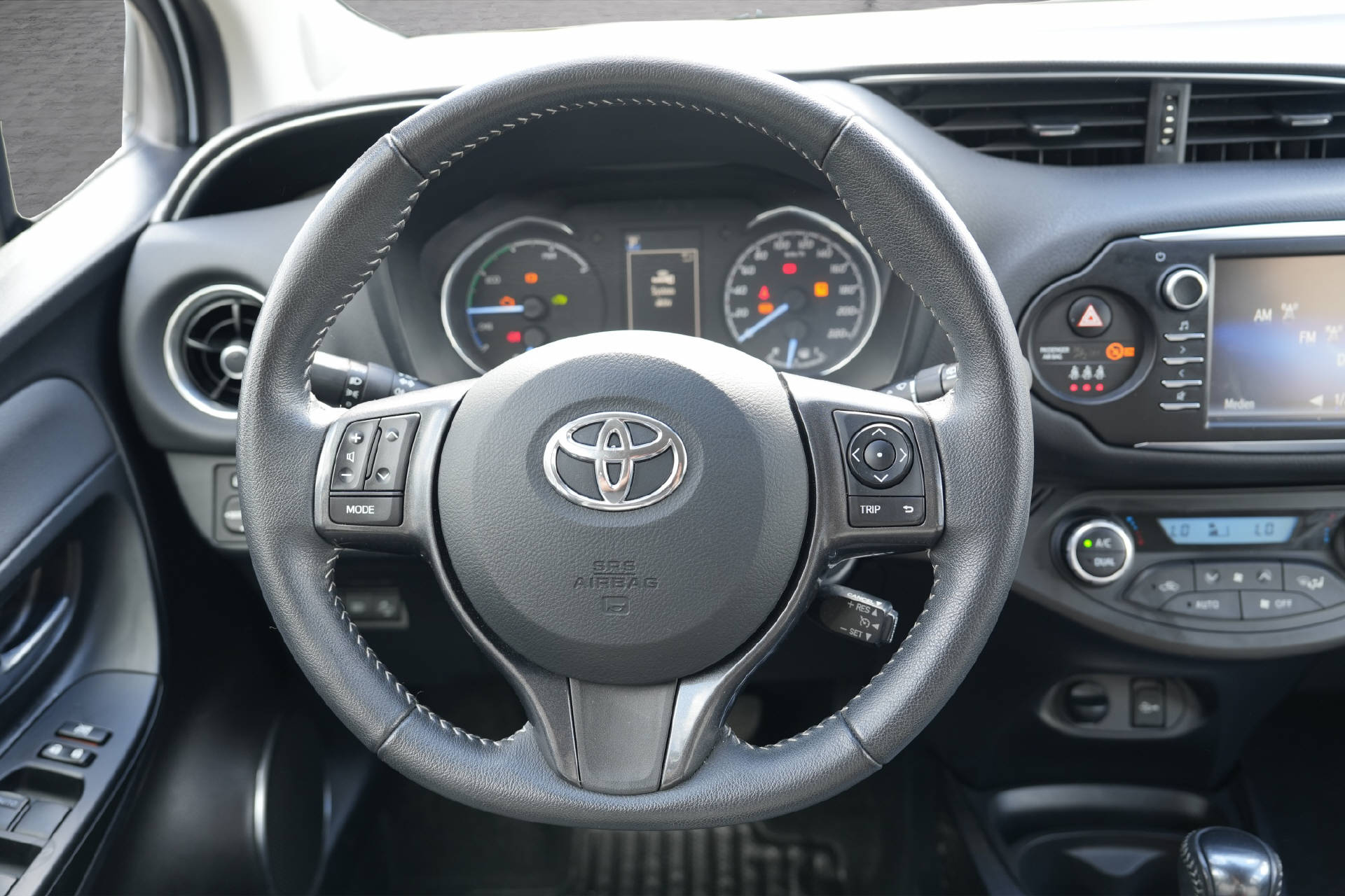 TOYOTA Yaris 1.5 VVT-i HSD 20-image-10