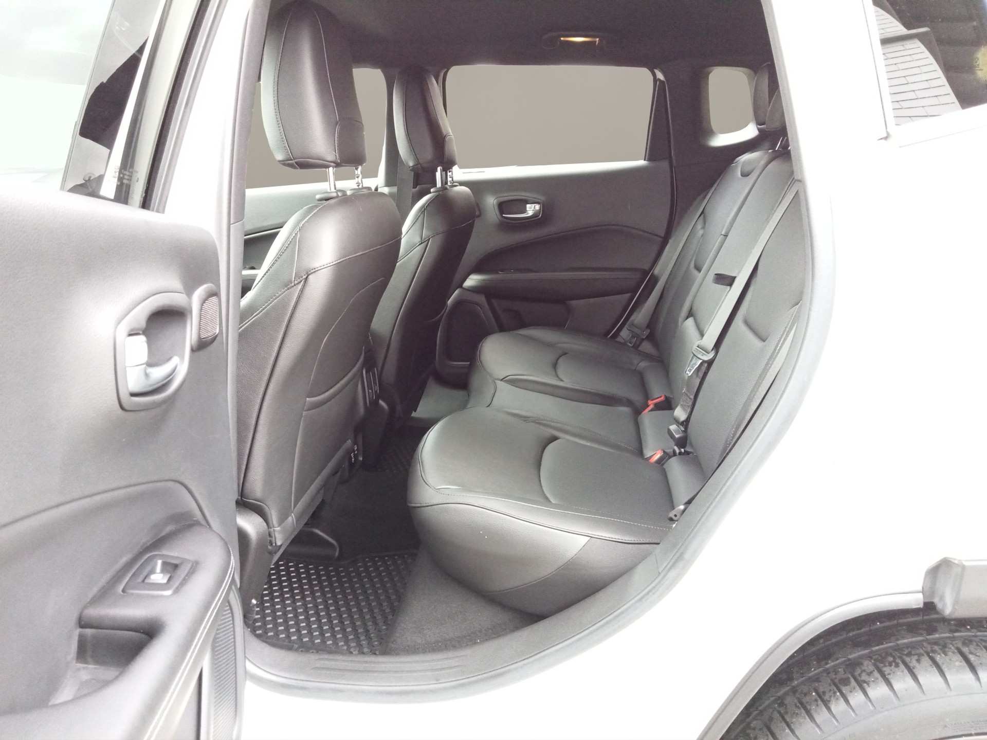 JEEP Compass 1.3 T PHEV S AWD-image-12