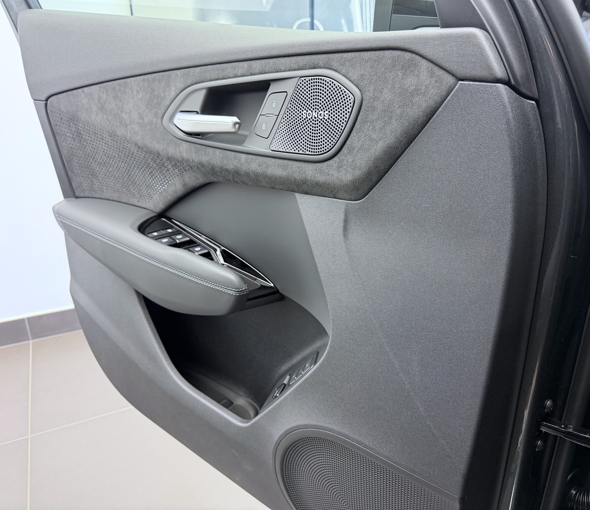 AUDI Q3 SUV TFSI quattro 195 kW S tronic-image-4