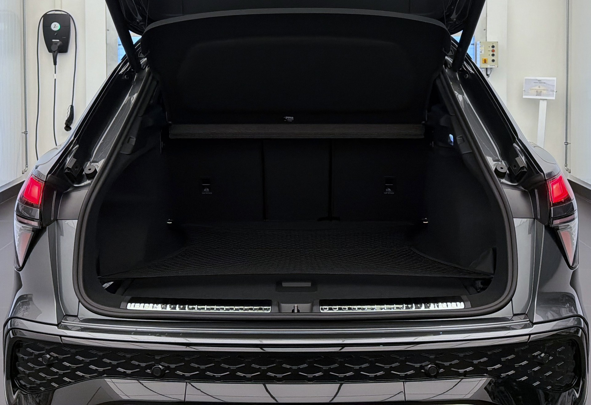 AUDI Q3 SUV TFSI quattro 195 kW S tronic-image-22