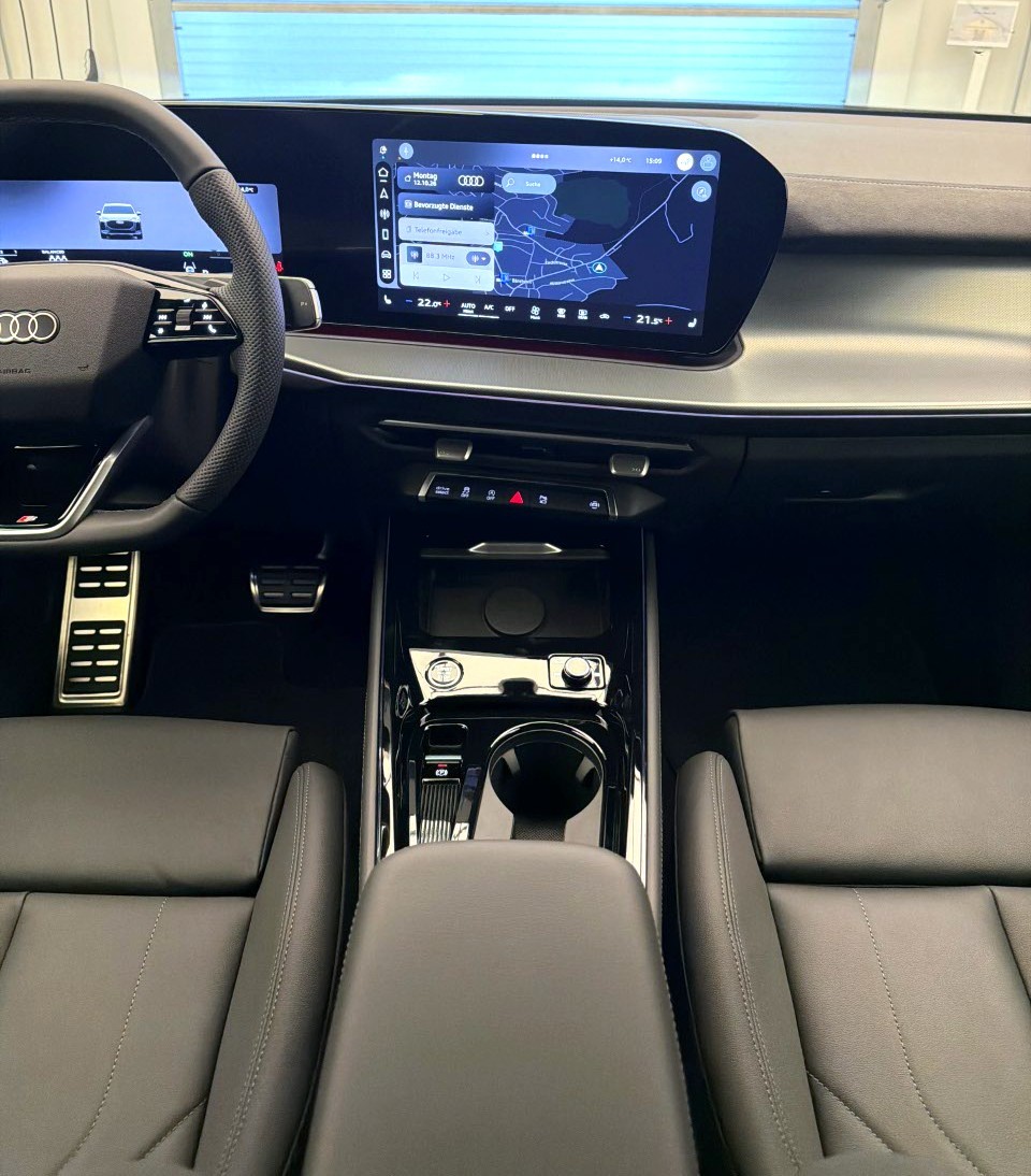AUDI Q3 SUV TFSI quattro 195 kW S tronic-image-12