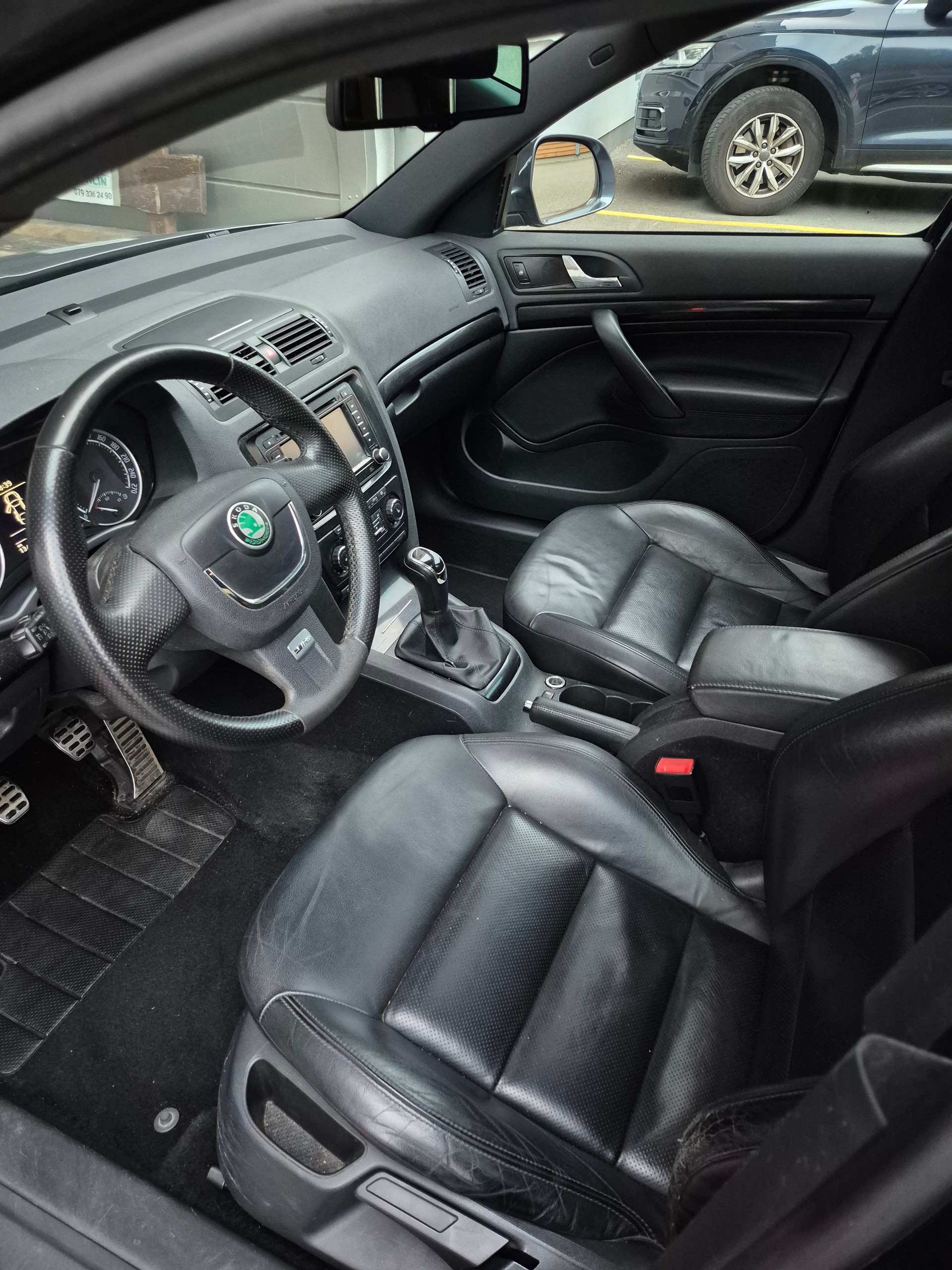 SKODA Octavia Combi 2.0 TSI RS-image-5