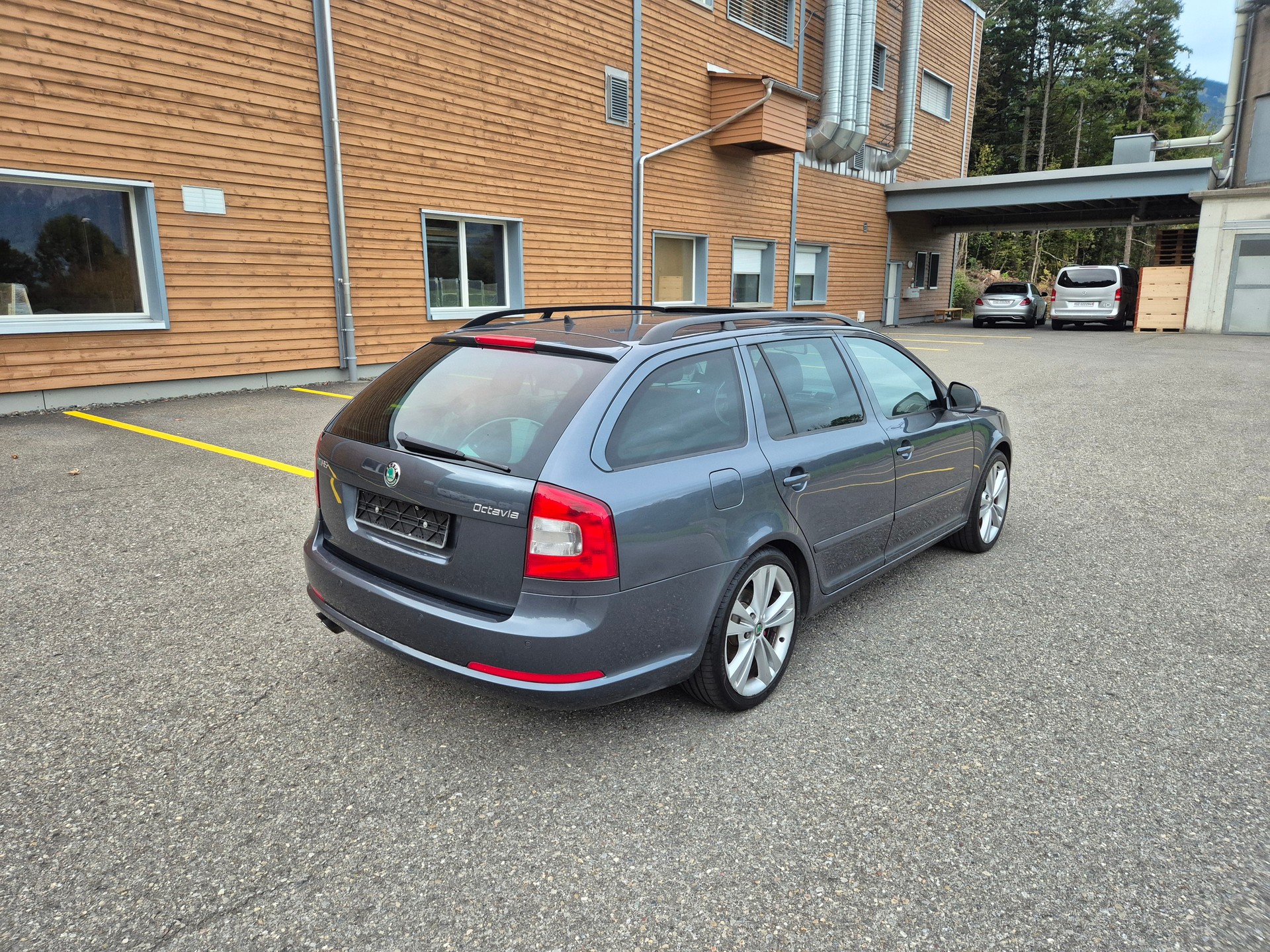 SKODA Octavia Combi 2.0 TSI RS-image-3