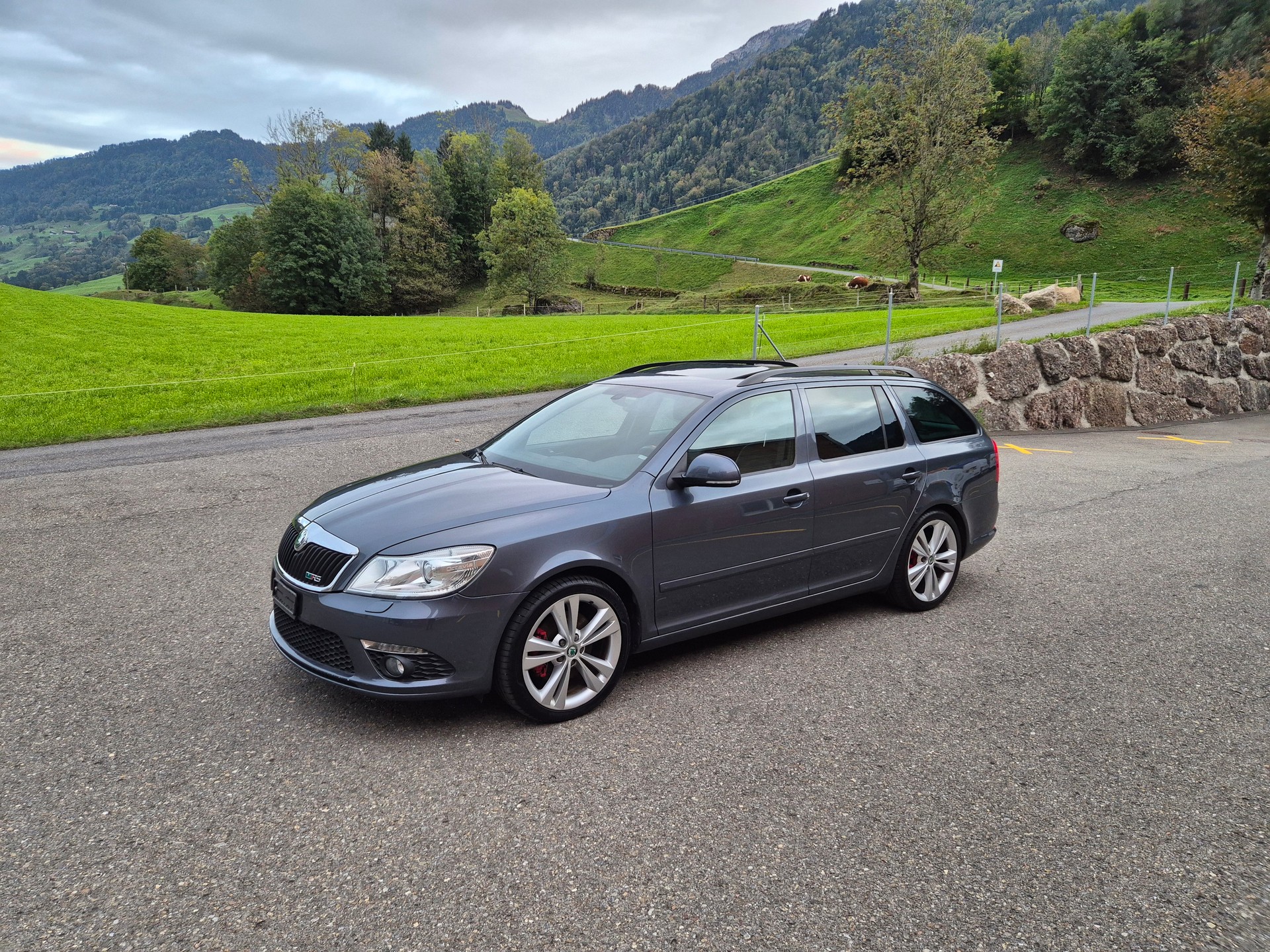 SKODA Octavia Combi 2.0 TSI RS-image-1