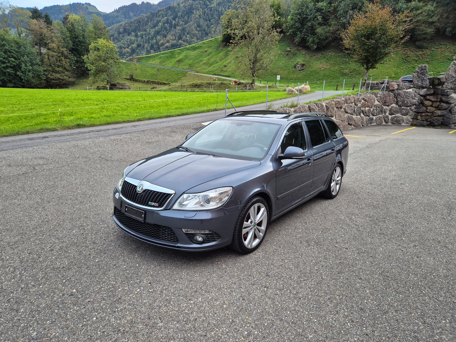 SKODA Octavia Combi 2.0 TSI RS-image-0