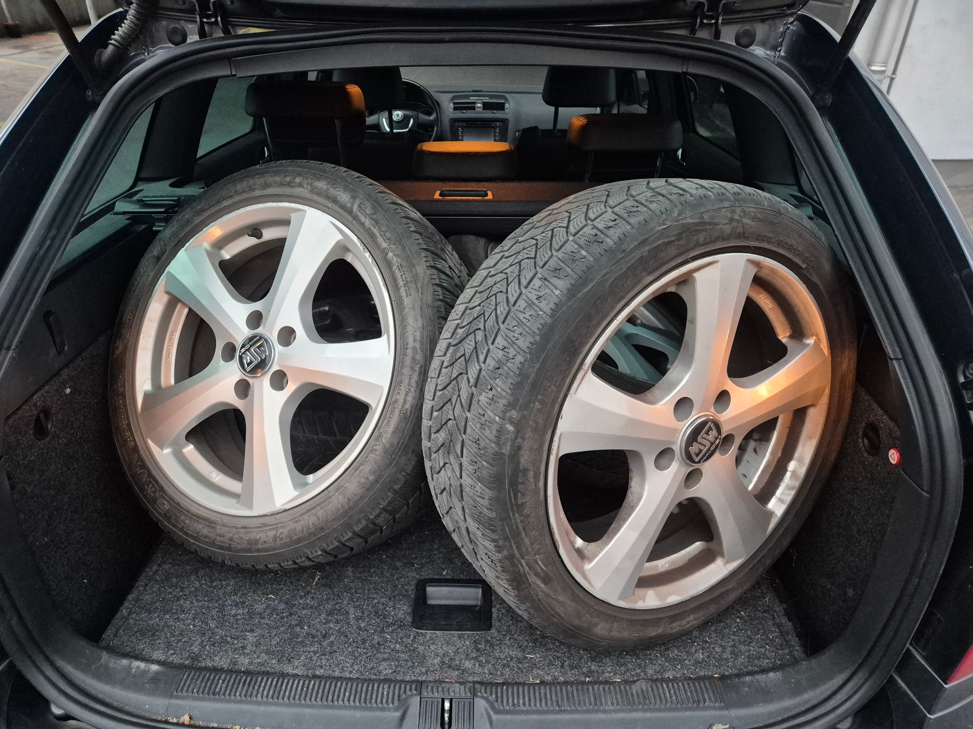 SKODA Octavia Combi 2.0 TSI RS-image-9