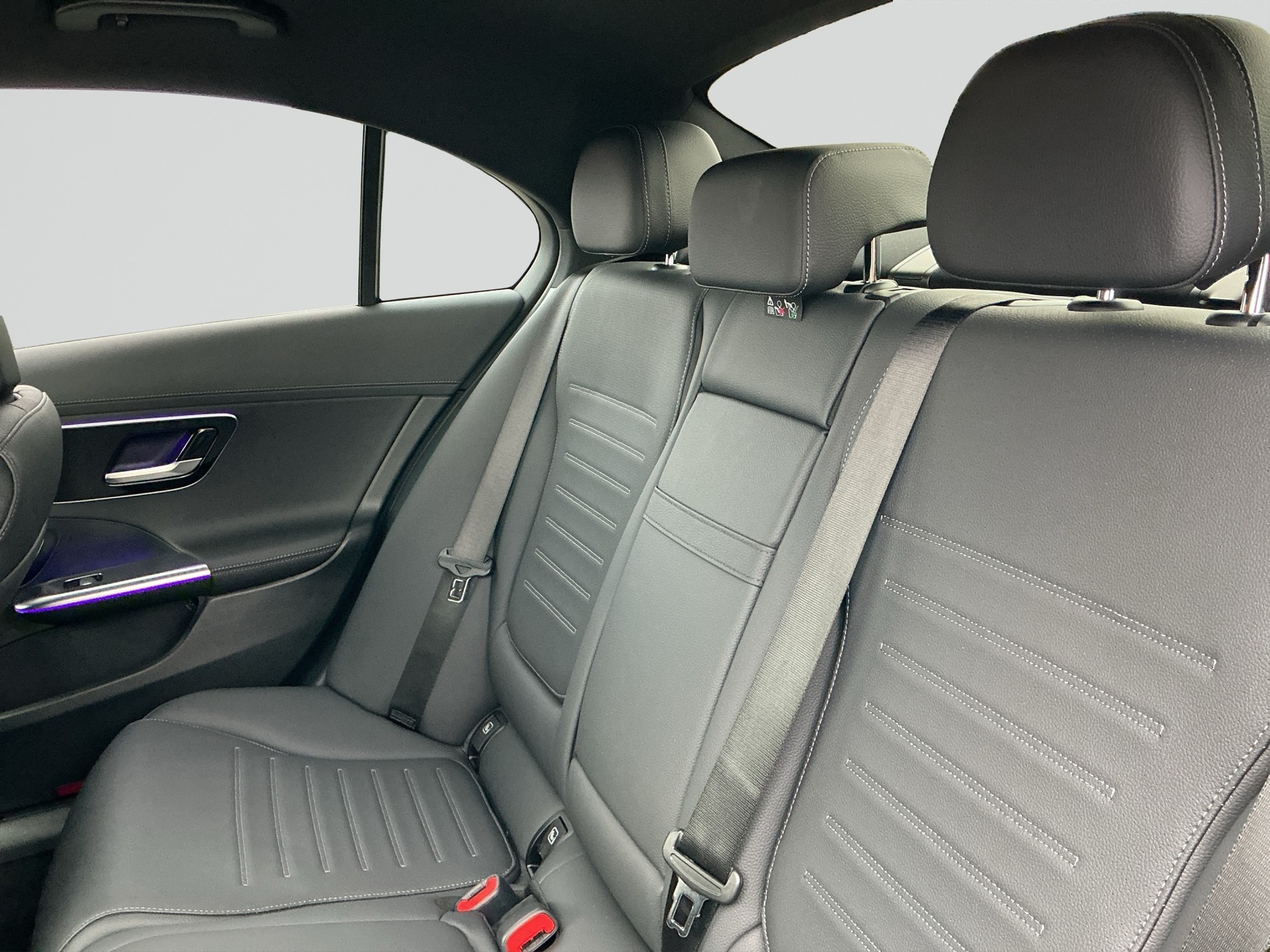 MERCEDES-BENZ C 200 d AMG Line-image-12