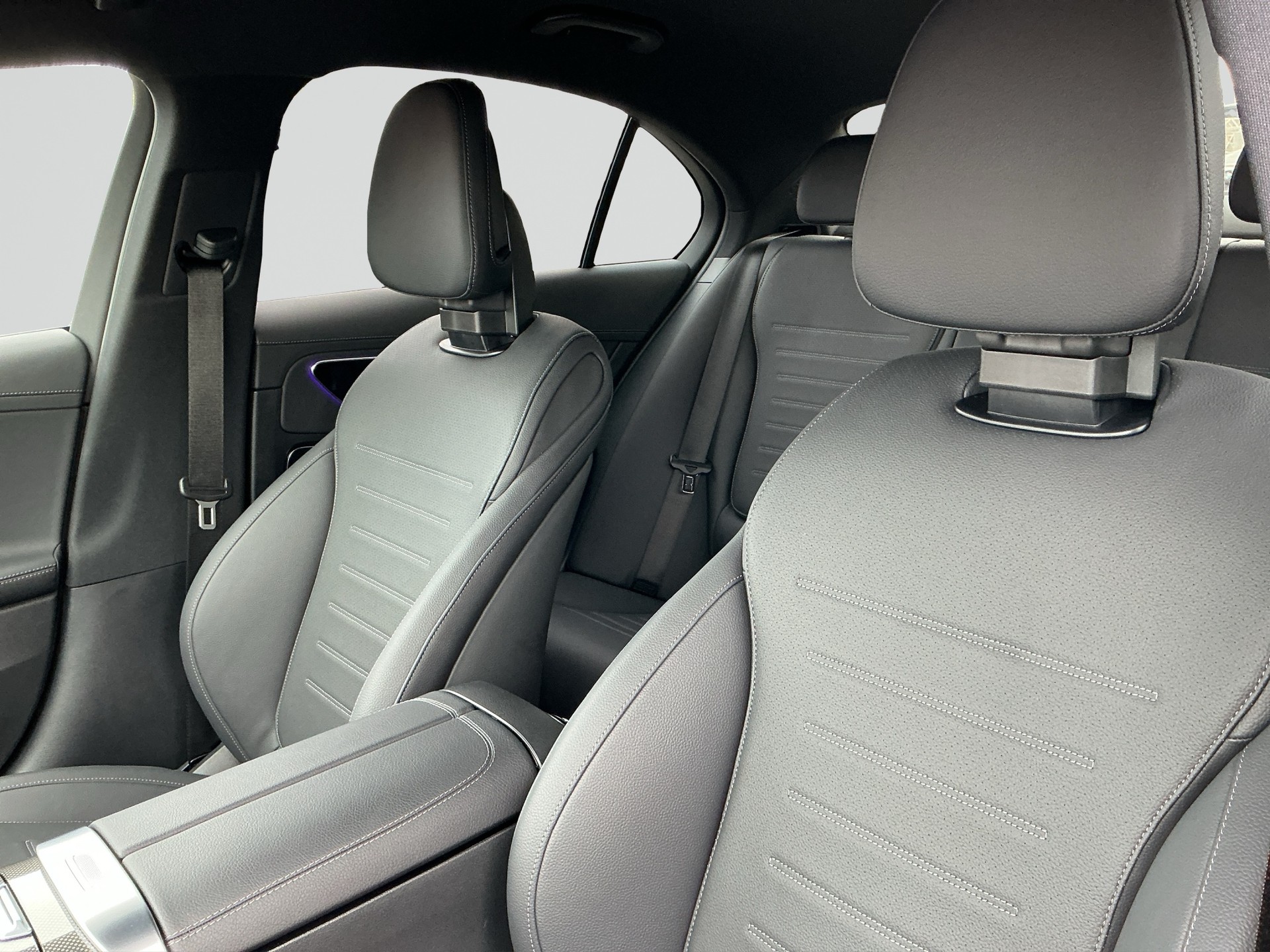 MERCEDES-BENZ C 200 d AMG Line-image-6