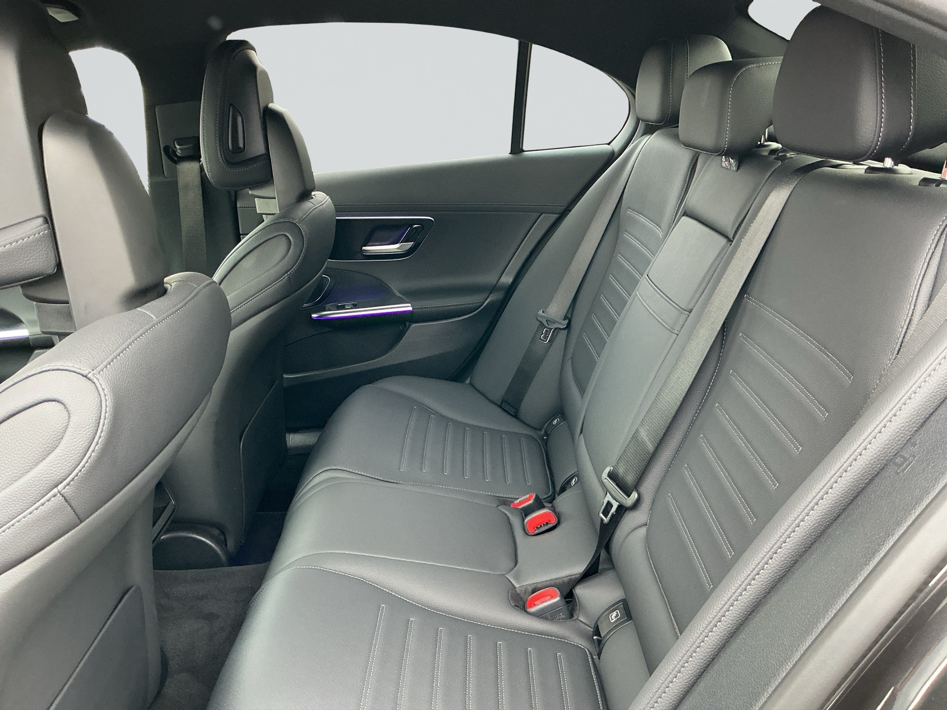 MERCEDES-BENZ C 200 d AMG Line-image-11