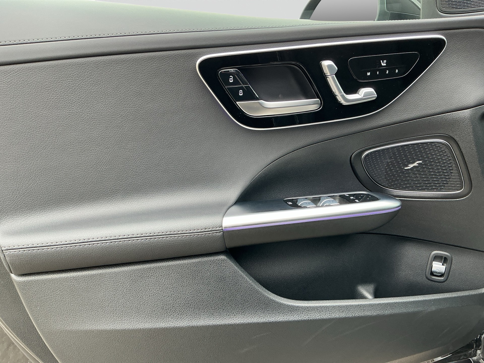 MERCEDES-BENZ C 200 d AMG Line-image-7