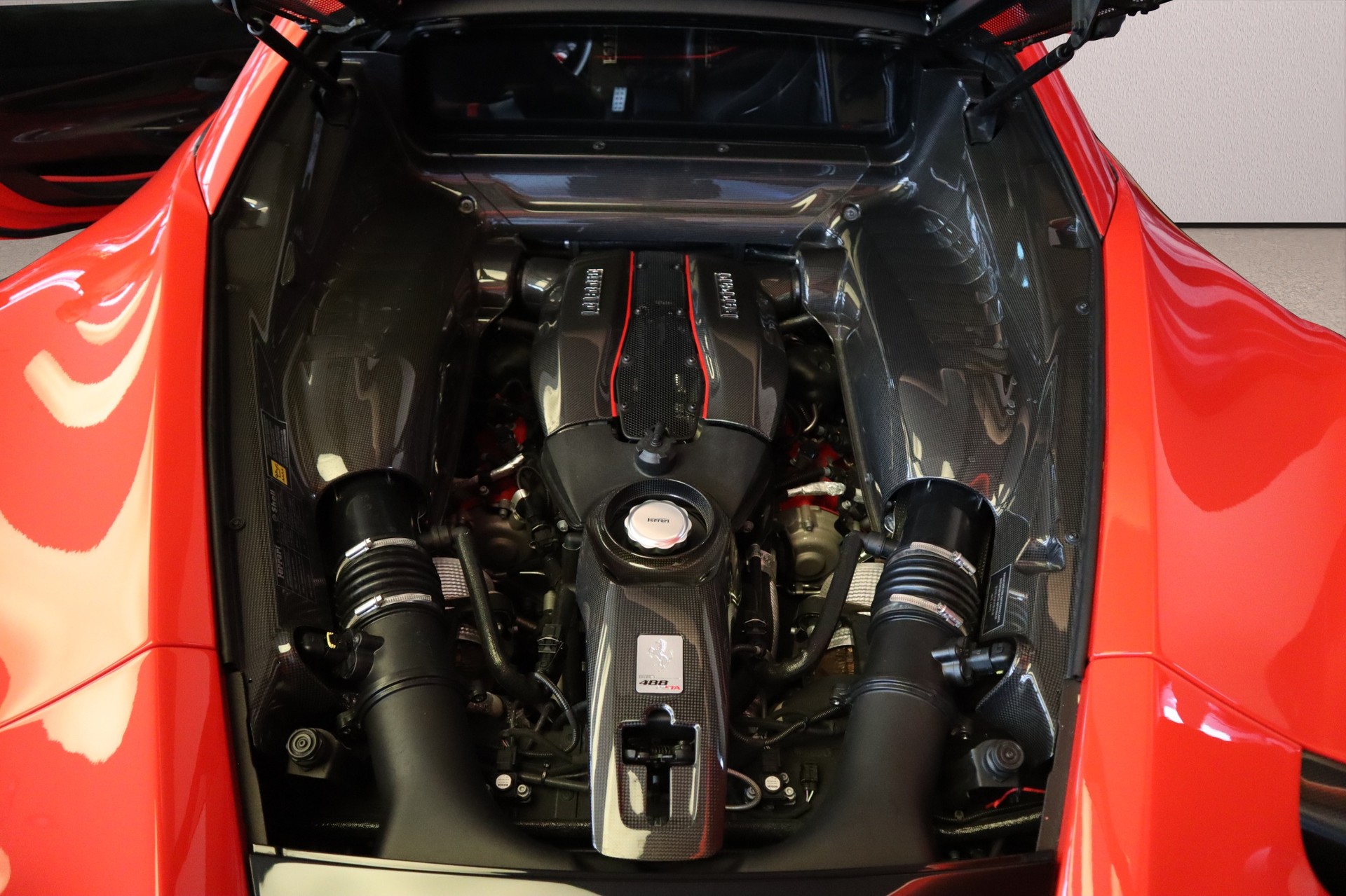 FERRARI 488 Pista 3.9 V8-image-27