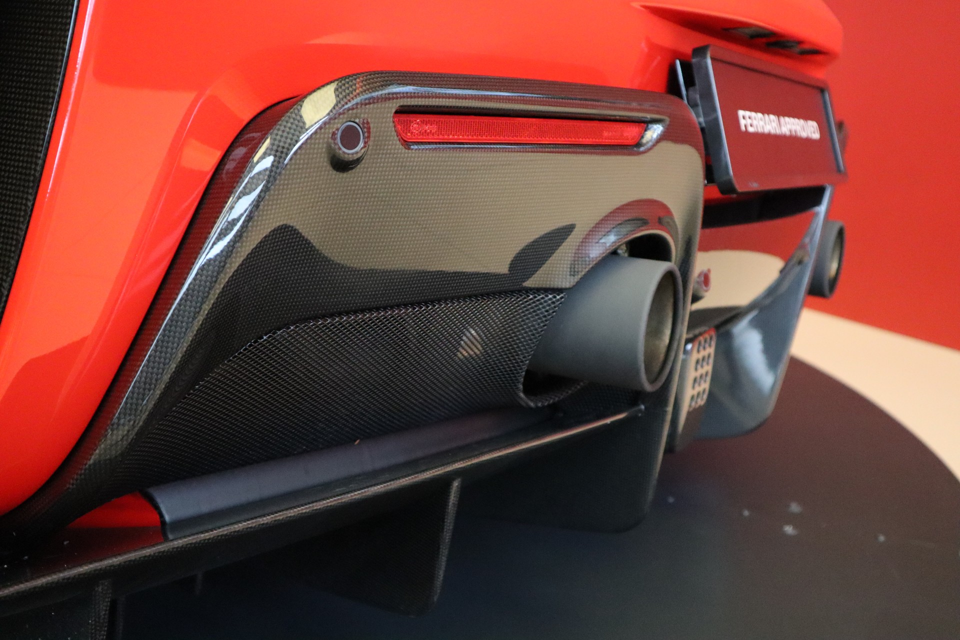FERRARI 488 Pista 3.9 V8-image-13