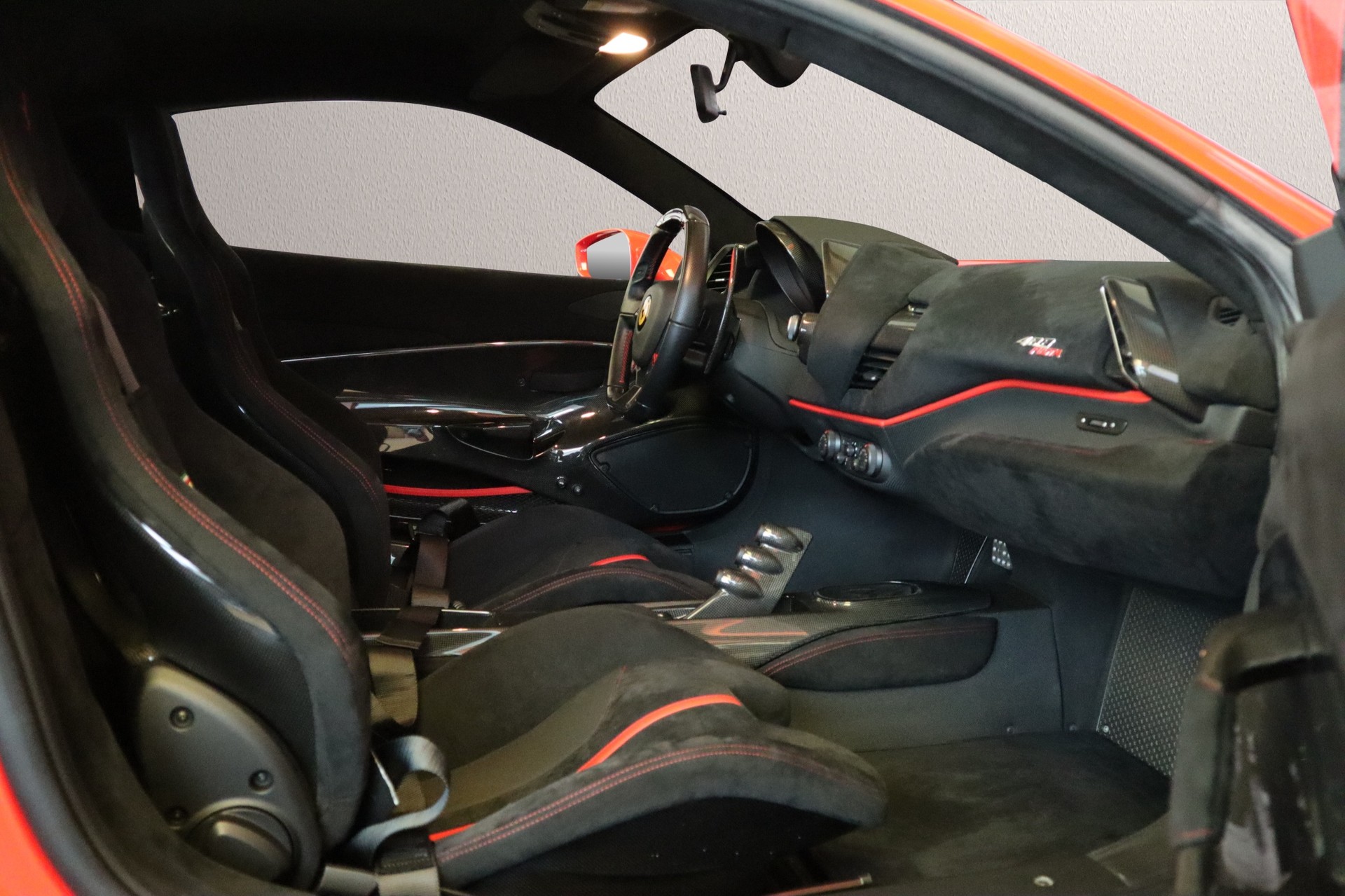 FERRARI 488 Pista 3.9 V8-image-21