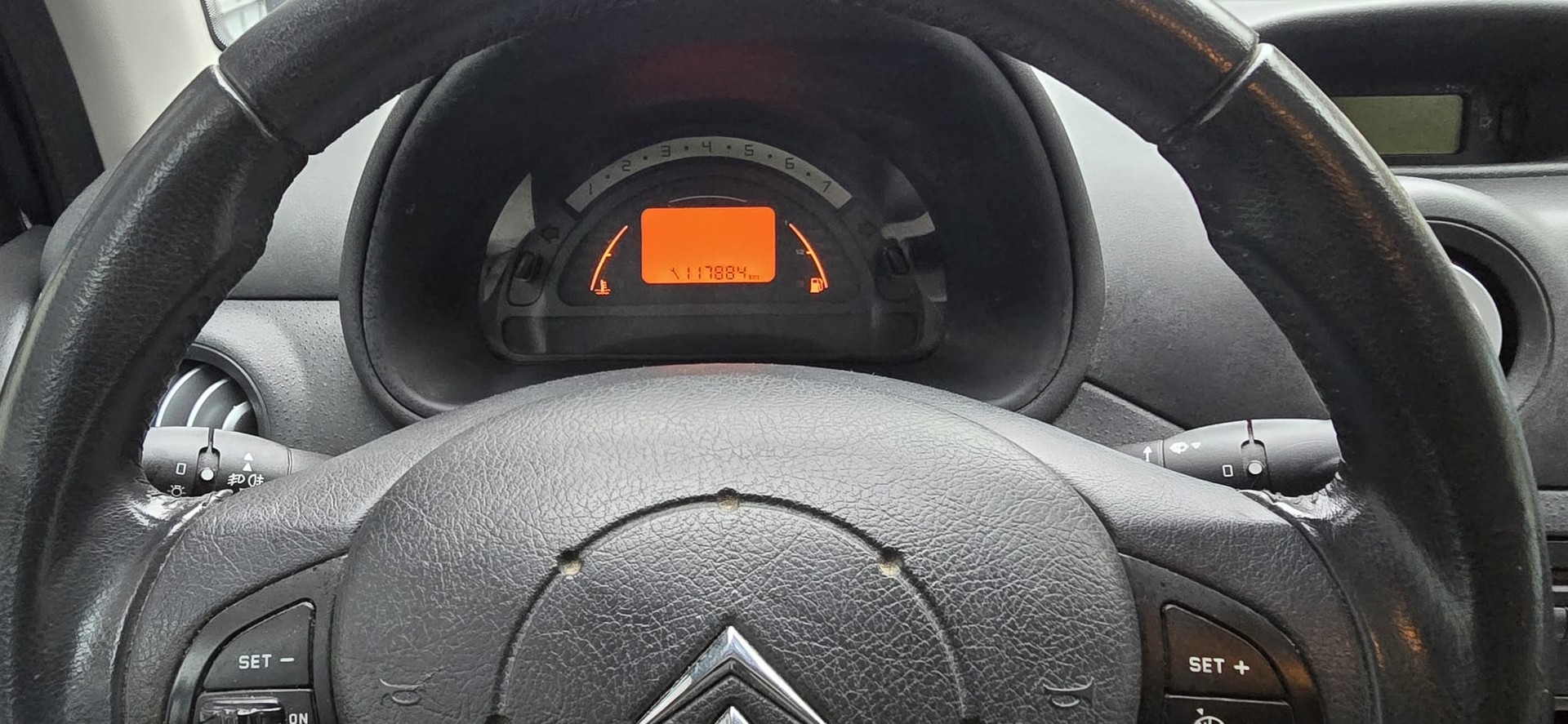 CITROEN C3 1.4i Exclusive-image-9