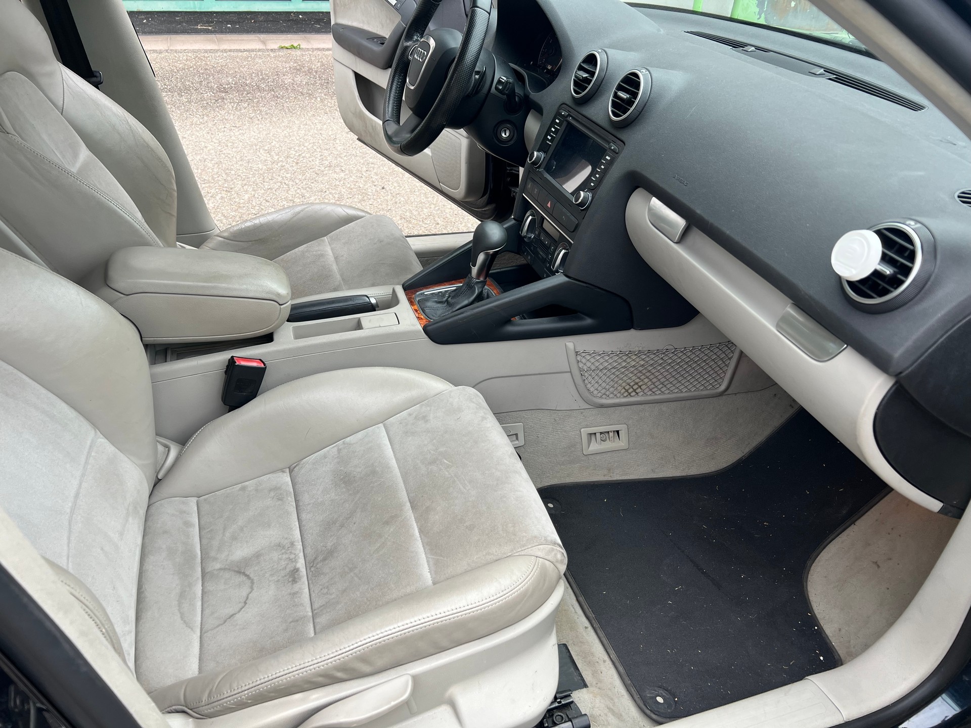 AUDI A3 Sportback 1.8 TFSI Ambiente S-tronic-image-7