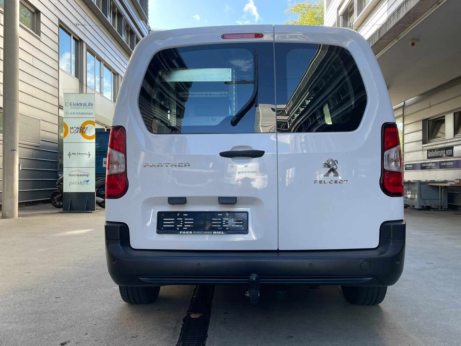 PEUGEOT Partner 1.5 Blue HDi Long 1000kg EAT8-image-3