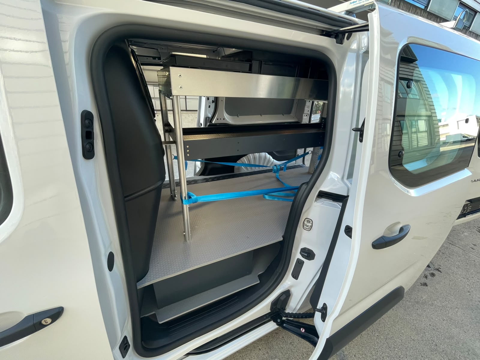 PEUGEOT Partner 1.5 Blue HDi Long 1000kg EAT8-image-15