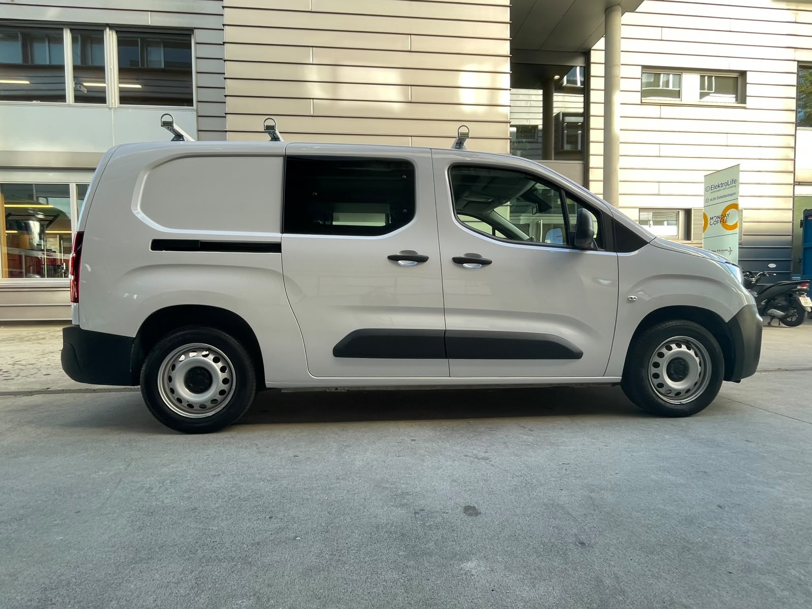 PEUGEOT Partner 1.5 Blue HDi Long 1000kg EAT8-image-4