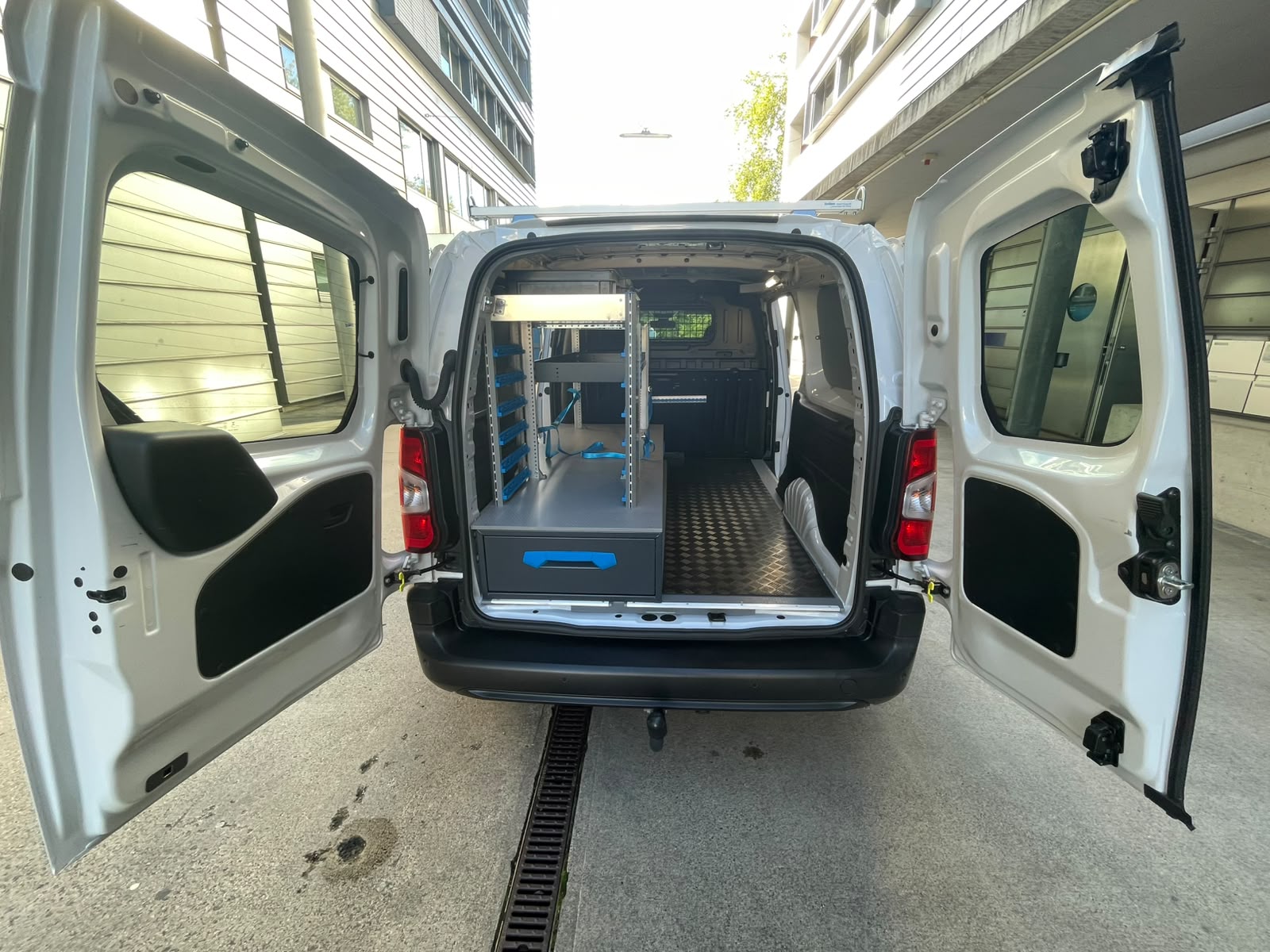 PEUGEOT Partner 1.5 Blue HDi Long 1000kg EAT8-image-16