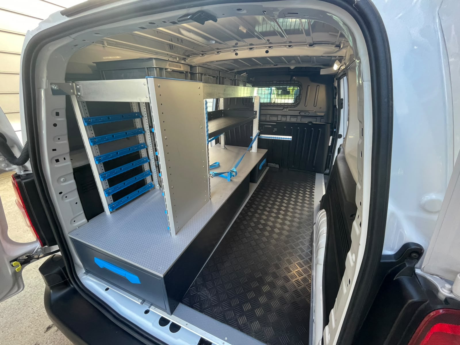 PEUGEOT Partner 1.5 Blue HDi Long 1000kg EAT8-image-17