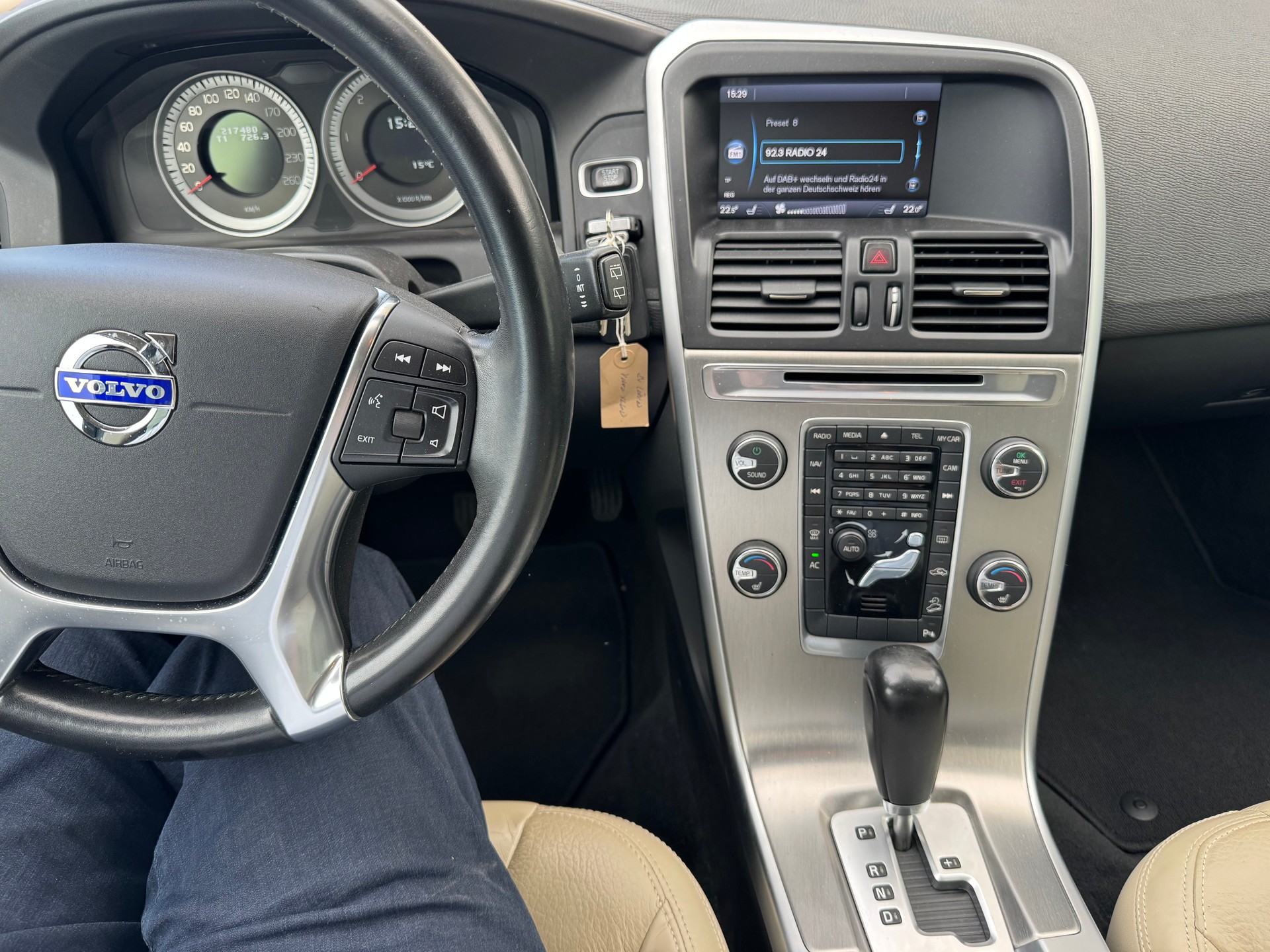 VOLVO XC60 D3 AWD Summum Geartronic-image-12