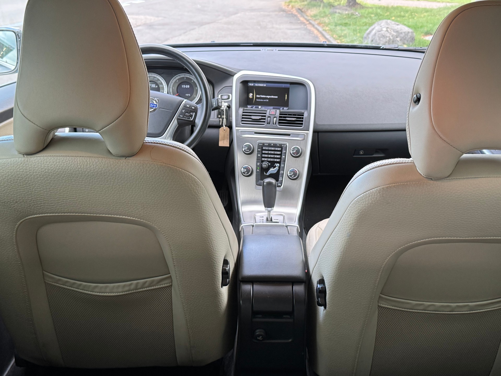 VOLVO XC60 D3 AWD Summum Geartronic-image-8