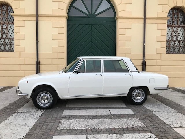 ALFA ROMEO Giulia 2000 Berlina-image-1
